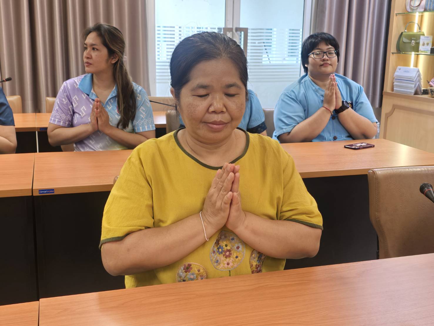 สำนักงานพัฒนาชุมชนจังหวัดขอนแก่นพร้อมทั้งบุคลากรในสังกัด เข้าร่วมพิธีเจริญพระพุทธมนต์ เจริญจิตตภาวนา (ออนไลน์) และร่วมจัดกิจกรรม “รวมพลังสร้างสัปปายะสู่วัดด้วยวิถี 5ส” (Big Cleaning Day) เพื่อเฉลิมพระเกียรติและถวายเป็นพระราชกุศลแด่สมเด็จพระนางเจ้า ฯ พระบรมราชินี เนื่องในโอกาสวันเฉลิมพระชนมพรรษา 3 มิถุนายน 2568