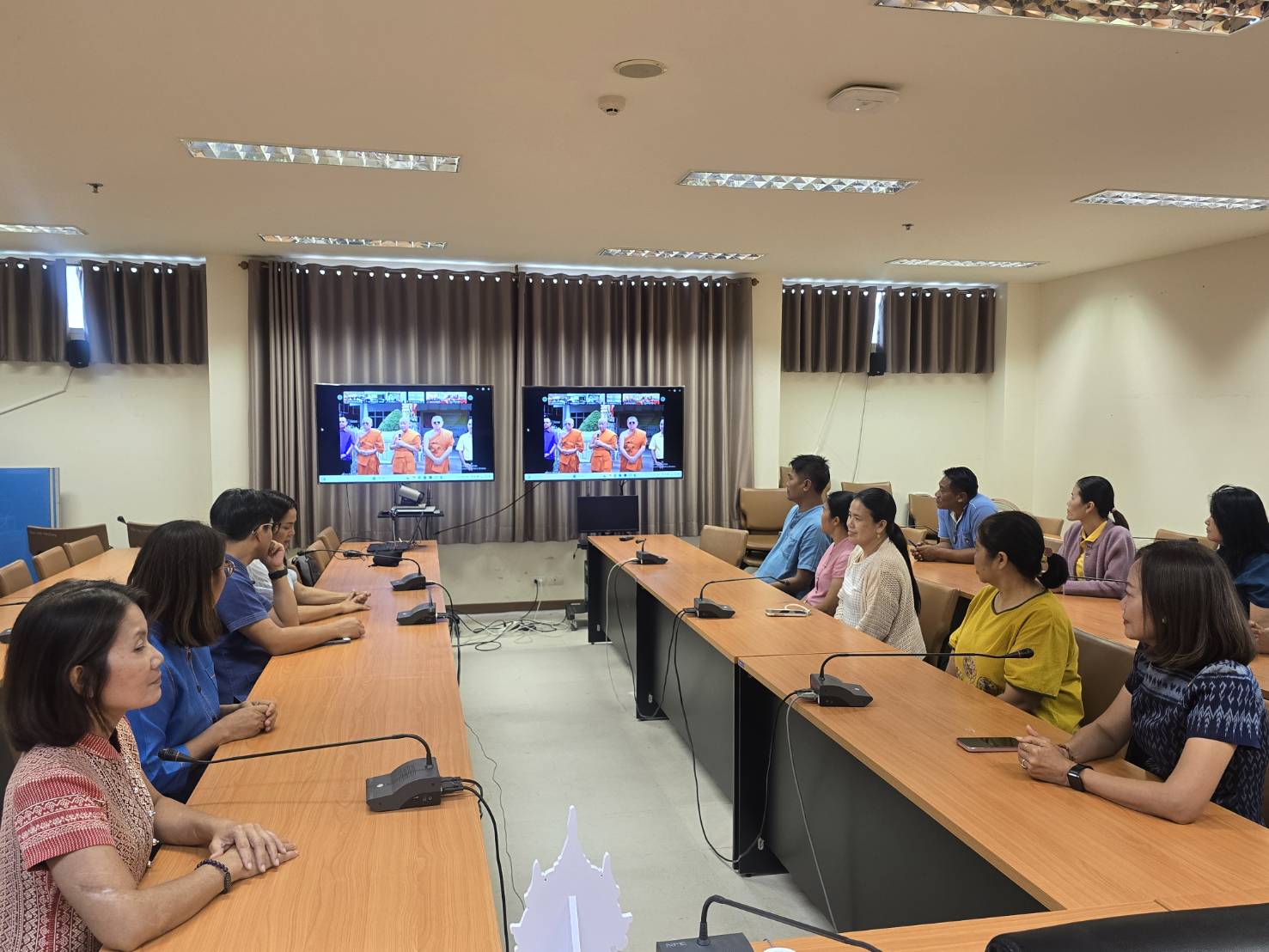 สำนักงานพัฒนาชุมชนจังหวัดขอนแก่นพร้อมทั้งบุคลากรในสังกัด เข้าร่วมพิธีเจริญพระพุทธมนต์ เจริญจิตตภาวนา (ออนไลน์) และร่วมจัดกิจกรรม “รวมพลังสร้างสัปปายะสู่วัดด้วยวิถี 5ส” (Big Cleaning Day) เพื่อเฉลิมพระเกียรติและถวายเป็นพระราชกุศลแด่สมเด็จพระนางเจ้า ฯ พระบรมราชินี เนื่องในโอกาสวันเฉลิมพระชนมพรรษา 3 มิถุนายน 2568