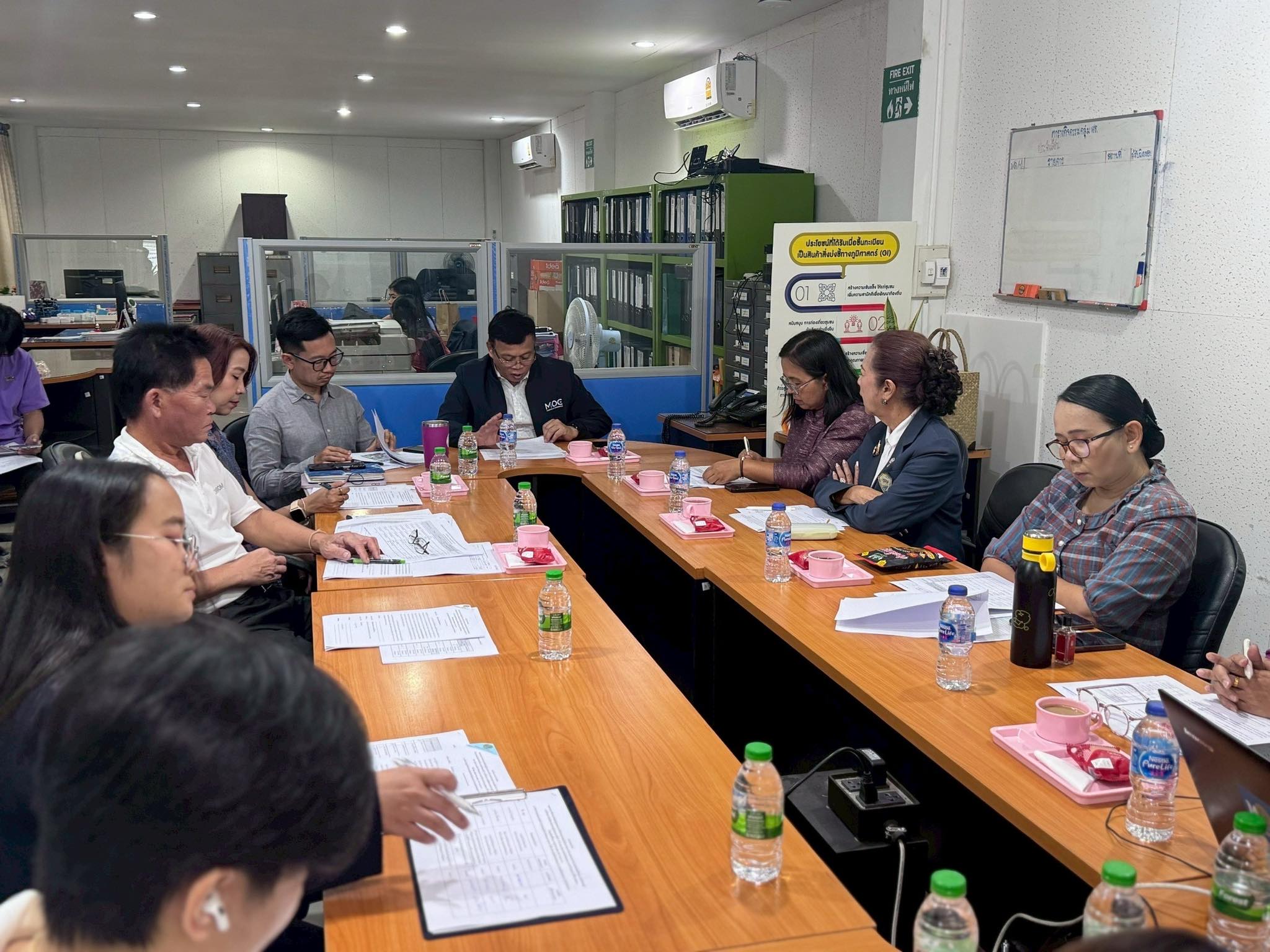 พช.ขอนแก่น : ร่วมประชุมคณะกรรมการพิจารณาคัดเลือกผู้ประกอบการเข้าร่วมกิจกรรมจัดงานแสดงและจำหน่ายสินค้า ณ จังหวัดนนทบุรี