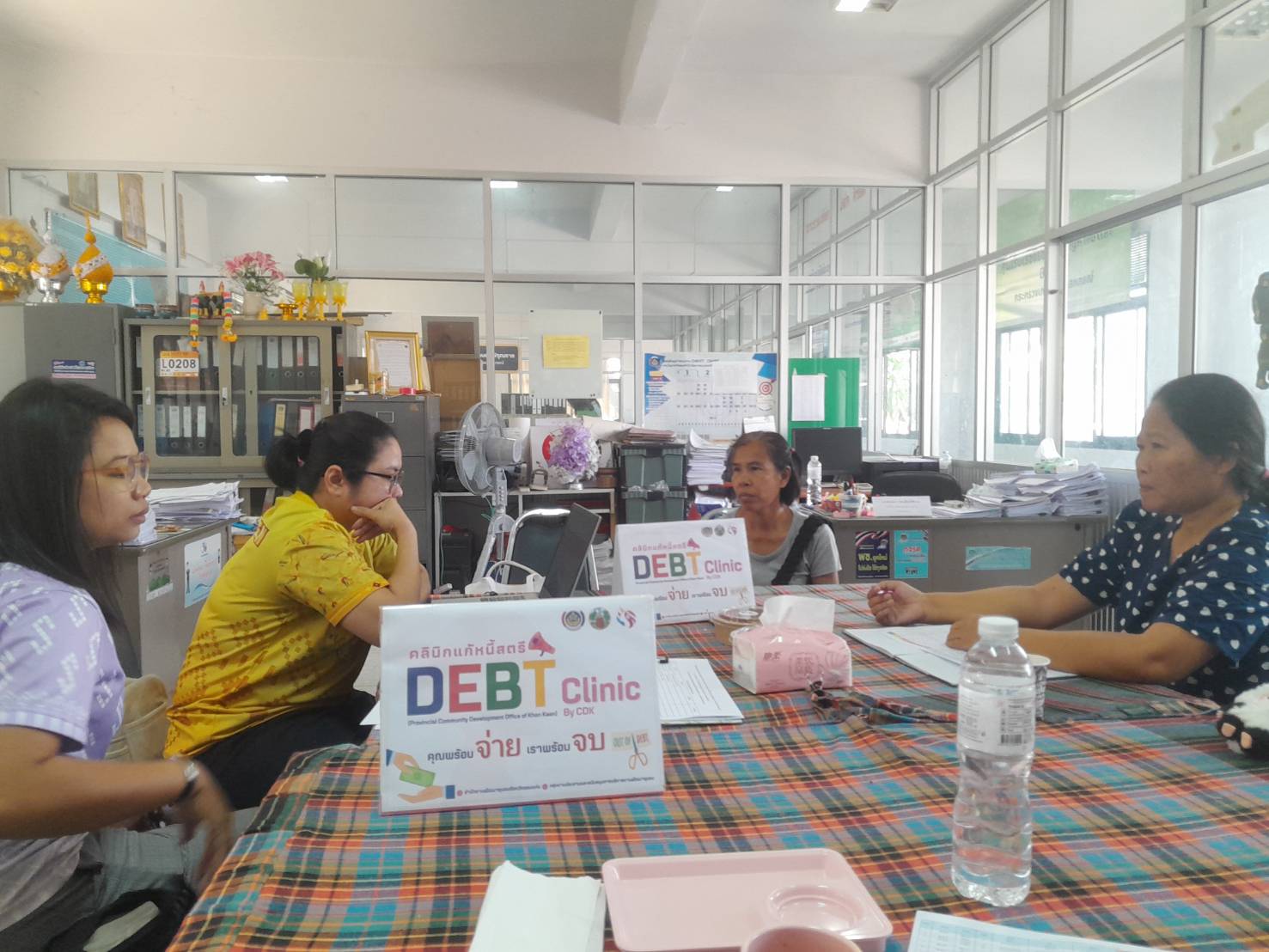 พช.ขอนแก่น : ลงพื้นที่ติดตามและสนับสนุนการดำเนินงาน การบริหารจัดการหนี้ค้างเกินกำหนดชำระ กองทุนพัฒนาบทบาทสตรี (คลินิกแก้หนี้สตรี คุณพร้อมจ่าย เราพร้อมจบ DEBT Clinic By CDK) ณ พื้นที่อำเภอหนองนาคำ และอำเภอเวียงเก่า