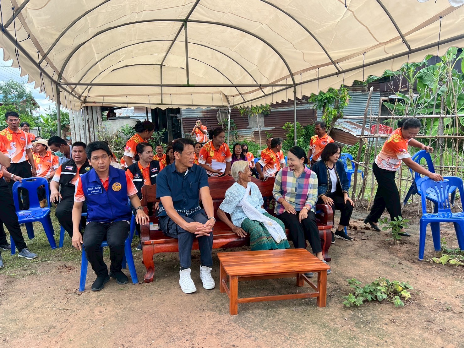พช.ขอนแก่น : รอง ผู้ว่าฯ ขอนแก่น นำทีม ศจพ.จ. ลงพื้นที่ติดตามการแก้ไขปัญหาความยากจนและเยี่ยมให้กำลังใจครัวเรือนตกเกณฑ์ในมิติต่าง ๆ ในระดับพื้นที่อำเภอภบ้านฝางและอำเภอหนองเรือ