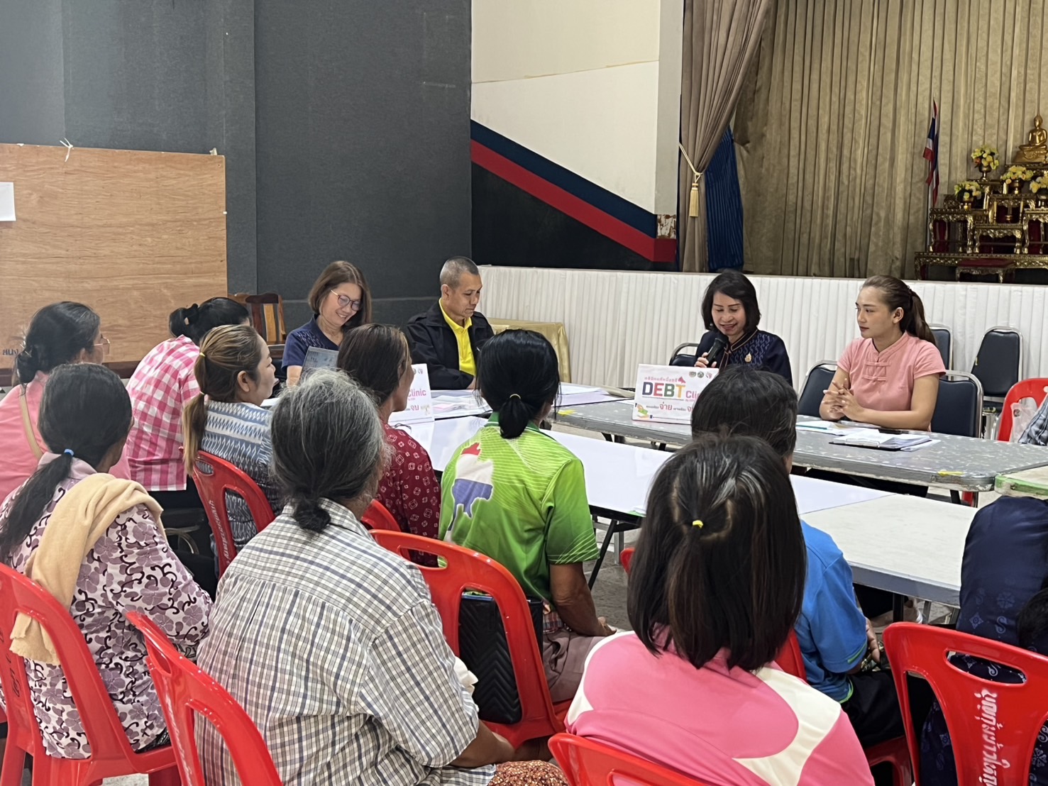 พช.ขอนแก่น : ลงพื้นที่ติดตามและสนับสนุนการดำเนินงาน การบริหารจัดการหนี้ค้างเกินกำหนดชำระ กองทุนพัฒนาบทบาทสตรี (คลินิกแก้หนี้สตรี คุณพร้อมจ่าย เราพร้อมจบ DEBT Clinic By CDK) ณ พื้นที่อำเภอหนองสองห้อง