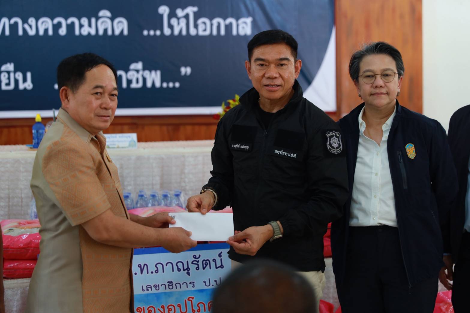 พช.ขอนแก่น ร่วมลงพื้นที่ตรวจเยี่ยม ศูนย์พักคอยผู้ผ่านการบำบัดยาเสพติด อำเภอเมืองขอนแก่น