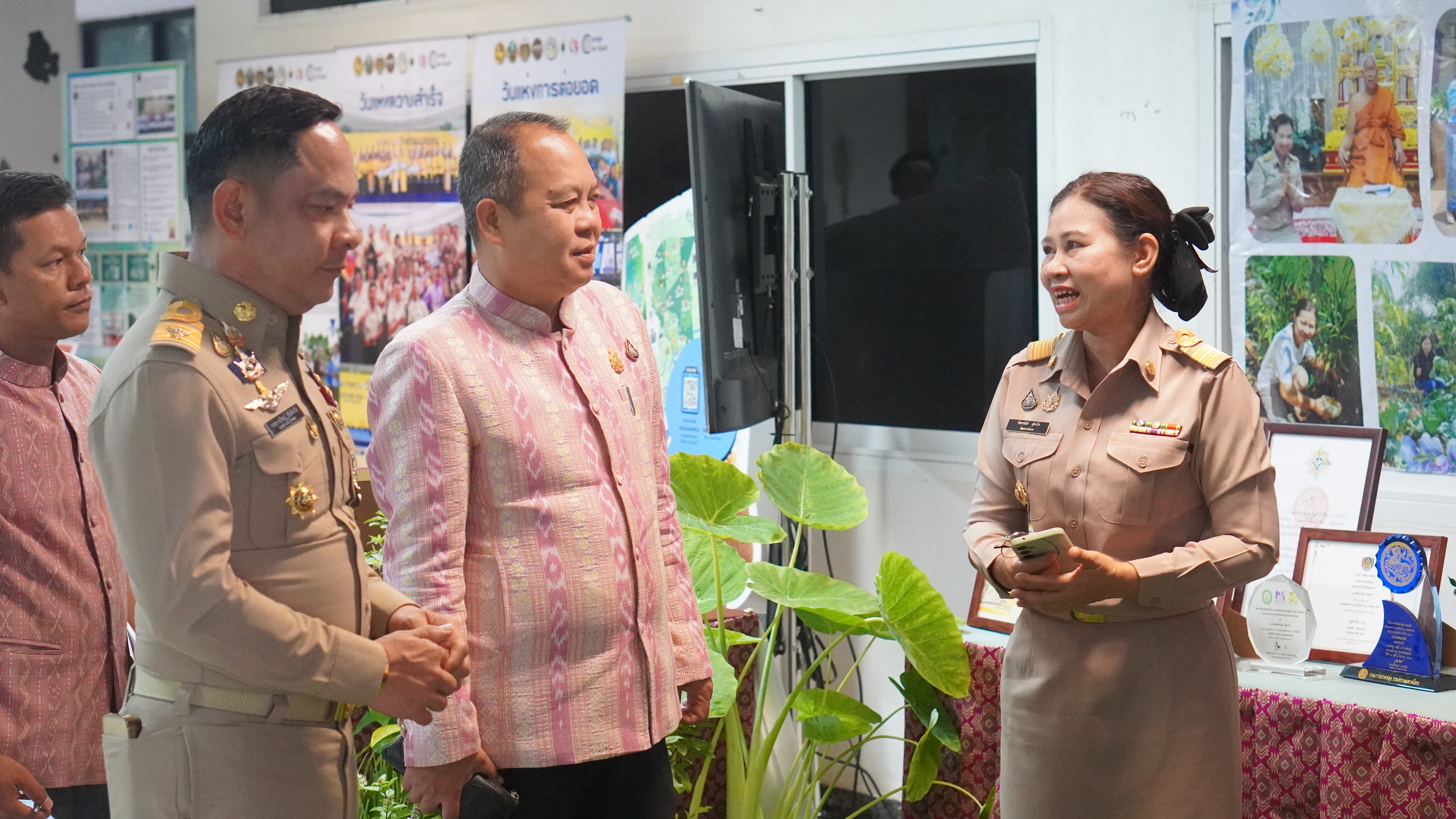พช.ขอนแก่น : ต้อนรับผู้ตรวจราชการกรม พช. (นายพิสดาร ประดา) เป็นประธานคณะกรรมการพิจารณาคัดเลือกข้าราชการ ลูกจ้างประจำ และพนักงานราชการดีเด่น กรมการพัฒนาชุมชน ประจำปี พ.ศ. 2568 พื้นที่จังหวัดขอนแก่น