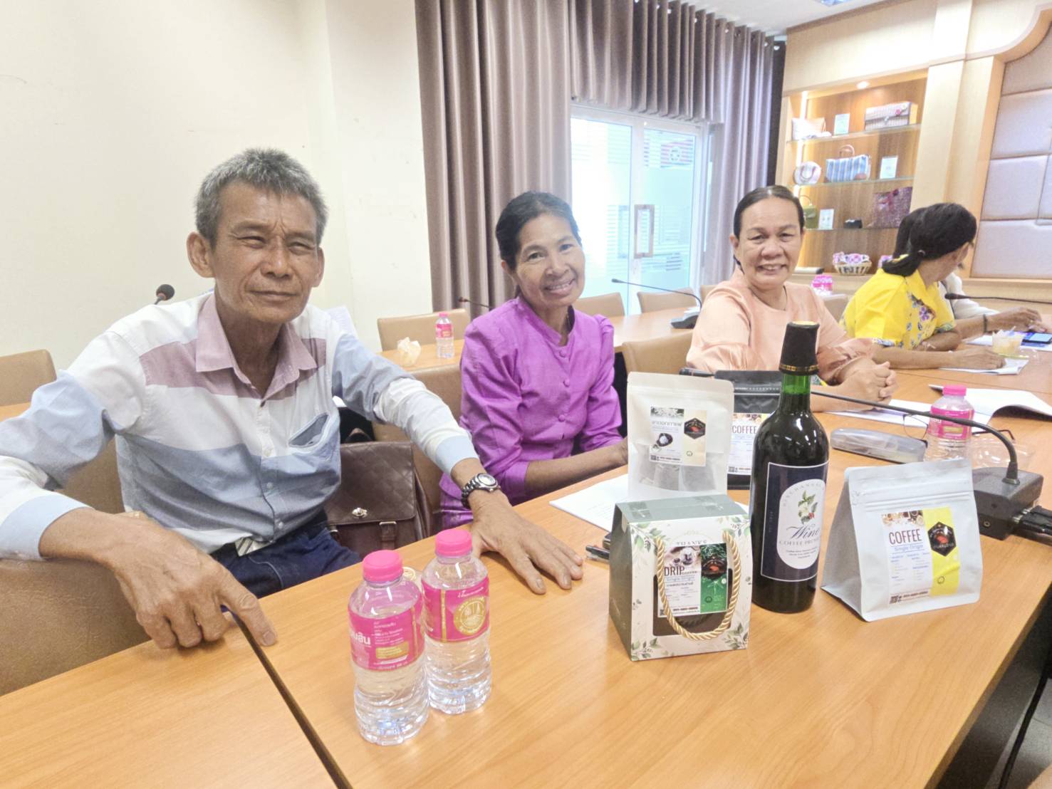 พช.ขอนแก่น : จัดประชุมเครือข่ายกลุ่มอาชีพ และผู้ผลิต ผู้ประกอบการหนึ่งตำบล หนึ่งผลิตภัณฑ์ จังหวัดขอนแก่น ครั้งที่ 1/2568 และคัดเลือก OTOP ร่วมงาน OTOP Midyear 2025