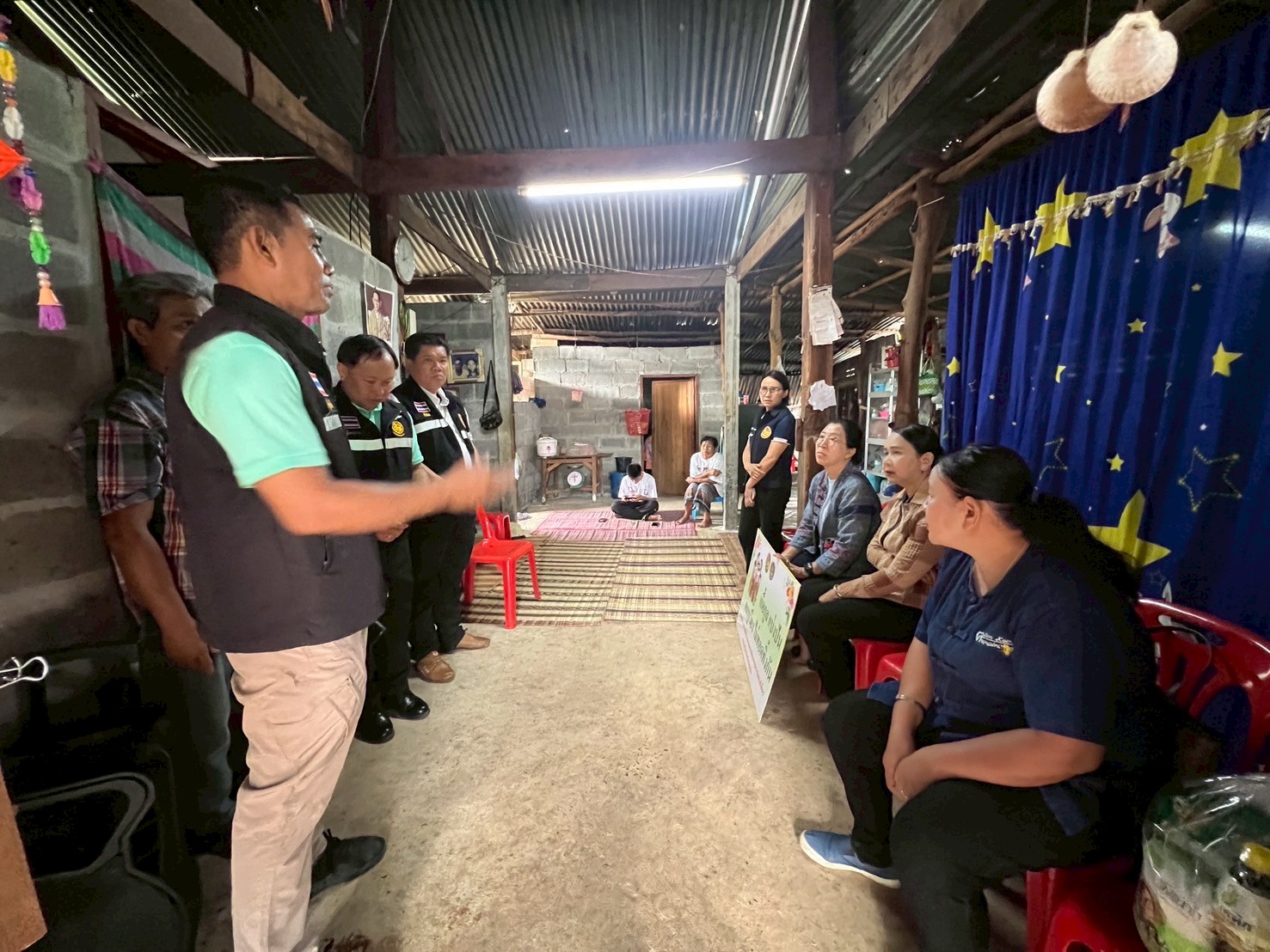 พช.ขอนแก่น : รอง ผู้ว่าฯ ขอนแก่น นำทีม ศจพ.จ. ลงพื้นที่ติดตามการแก้ไขปัญหาความยากจนและเยี่ยมให้กำลังใจครัวเรือนตกเกณฑ์ในมิติต่าง ๆ ในระดับพื้นที่อำเภอภูเวียงและอำเภอเวียงเก่า