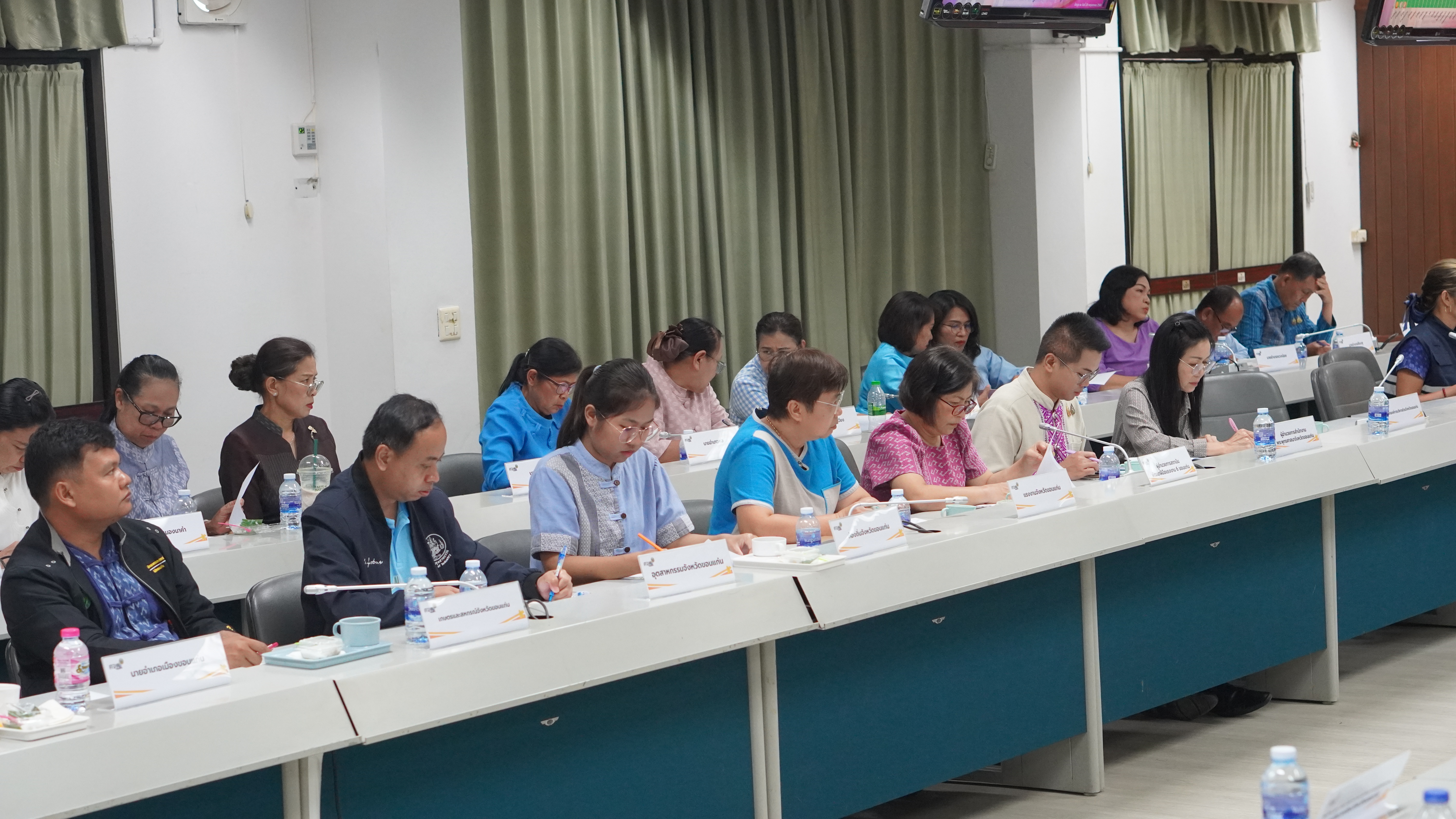 พช.ขอนแก่น : ประชุมนำเสนอผลการจัดเก็บและรับรองคุณภาพข้อมูลความจำเป็นพื้นฐาน (จปฐ.) ปี 2567