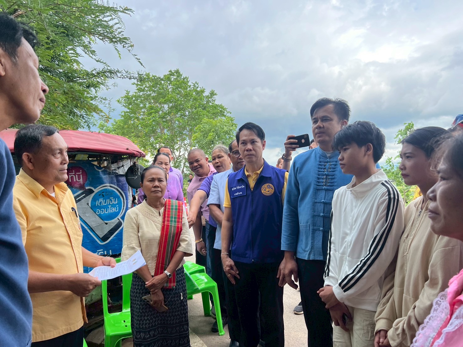 พช.ขอนแก่น : รอง ผู้ว่าฯ ขอนแก่น นำทีม ศจพ.จ. ลงพื้นที่ติดตามการแก้ไขปัญหาความยากจนและเยี่ยมให้กำลังใจครัวเรือนตกเกณฑ์ในมิติต่าง ๆ ในระดับพื้นที่อำเภอภูเวียงและอำเภอเวียงเก่า