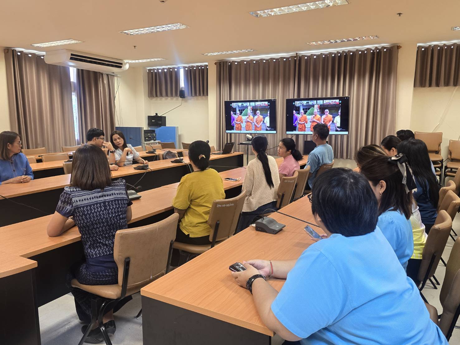สำนักงานพัฒนาชุมชนจังหวัดขอนแก่นพร้อมทั้งบุคลากรในสังกัด เข้าร่วมพิธีเจริญพระพุทธมนต์ เจริญจิตตภาวนา (ออนไลน์) และร่วมจัดกิจกรรม “รวมพลังสร้างสัปปายะสู่วัดด้วยวิถี 5ส” (Big Cleaning Day) เพื่อเฉลิมพระเกียรติและถวายเป็นพระราชกุศลแด่สมเด็จพระนางเจ้า ฯ พระบรมราชินี เนื่องในโอกาสวันเฉลิมพระชนมพรรษา 3 มิถุนายน 2568