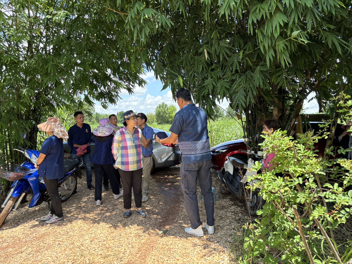 พช.ขอนแก่น : ลงพื้นที่ร่วมกับสำนักงานพัฒนาชุมชนอำเภอหนองเรือ เยี่ยมชมศูนย์เรียนรู้ฯโคก หนอง นา ของนางทัศนีย์ หีบแก้ว บ้านโนนทัน อำเภอหนองเรือ จังหวัดขอนแก่น