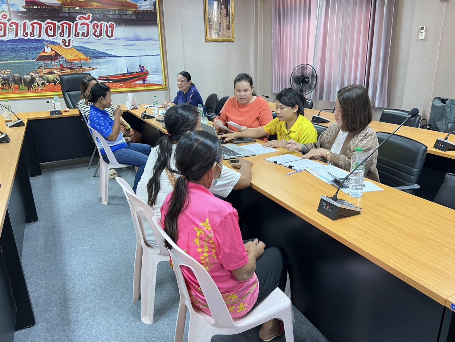 พช.ขอนแก่น : ลงพื้นที่ติดตามและสนับสนุนการดำเนินงาน การบริหารจัดการหนี้ค้างเกินกำหนดชำระ กองทุนพัฒนาบทบาทสตรี (คลินิกแก้หนี้สตรี คุณพร้อมจ่าย เราพร้อมจบ DEBT Clinic By CDK) ณ พื้นที่อำเภอภูเวียง