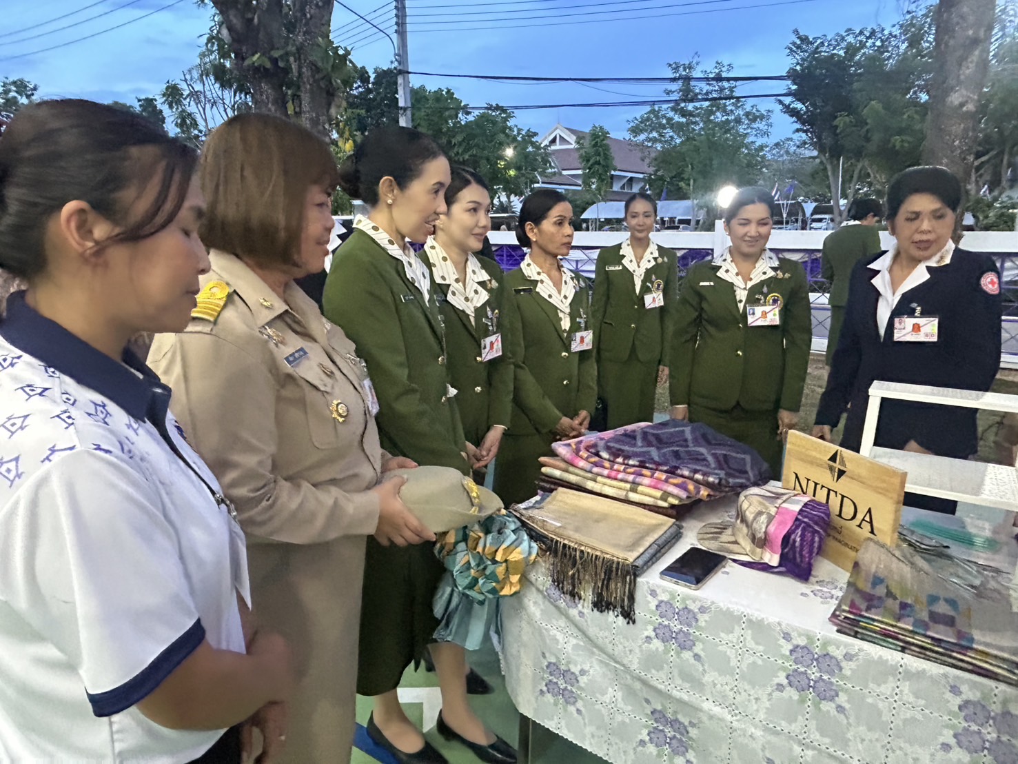 พช.ขอนแก่น : ร่วมจัดแสดงผลิตภัณฑ์ผ้าไหม หนึ่งตำบล หนึ่งผลิตภัณฑ์ (OTOP) ในการรับเสด็จ สมเด็จพระกนิษฐาธิราชเจ้า กรมสมเด็จพระเทพรัตนราชสุดาฯ สยามบรมราชกุมารี ณ สำนักชลประทานที่ 6