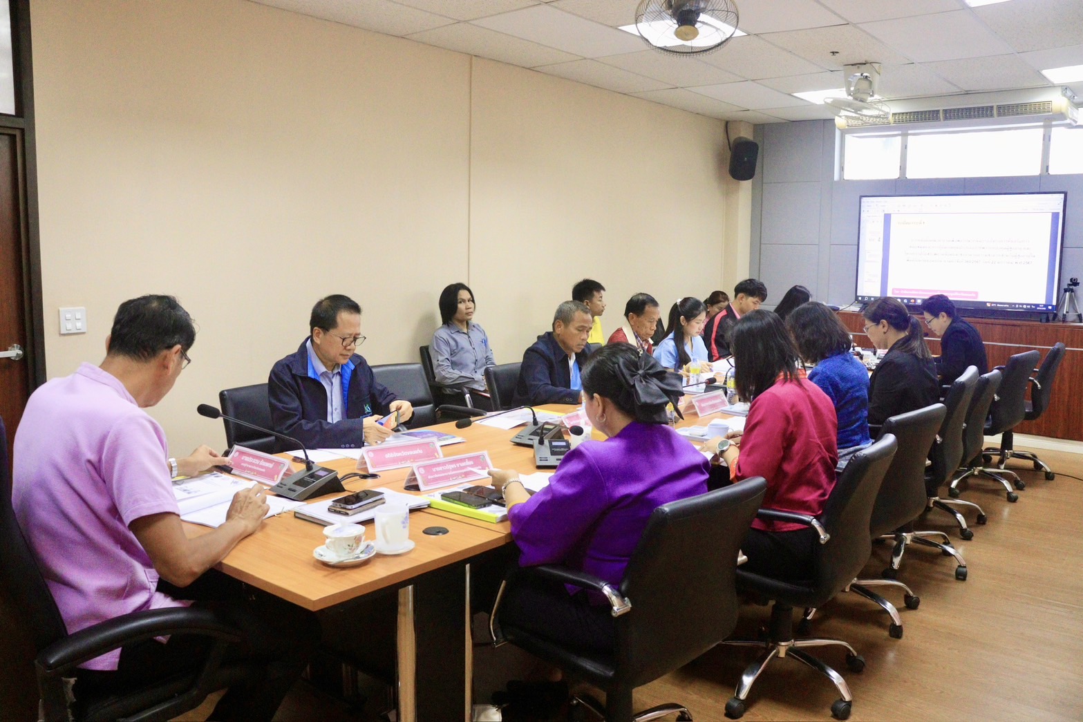 พช.ขอนแก่น : ร่วมประชุมคณะทำงานเพื่อพิจารณากลั่นกรองโครงการที่ขอรับการสนับสนุนและการกู้ยืมเงินทุนประกอบอาชีพจากกองทุนผู้สูงอายุ และโครงการปรับสภาพแวดล้อมและสิ่งอำนวยความสะดวกสำหรับผู้สูงอายุในพื้นที่จังหวัดขอนแก่น ครั้งที่ 3/2568