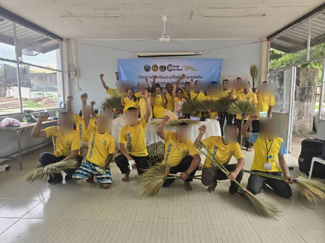 พช.ขอนแก่น : ผู้ตรวจราชการกระทรวงมหาดไทย (นายศรัณย์ศักด์ ศรีเครือเนตร) เข้าเยี่ยมชมและให้กำลังใจ ผู้เข้าร่วมอบรมในโครงการป้องกันและแก้ไขปัญหายาเสพติด โดยกองทุมนแม่ของแผ่นดิน กิจกรรม ส่งเสริมสนับสนุนสัมมาชีพชุมชนแก่เยาวชนกลุ่มเสี่ยงหรือผู้ผ่านการบำบัด (วันที่2) ณ ศูนย์พักคอยผู้ผ่านการบำบัดยาเสพติดอำเภอเมืองขอนแก่น (Community Isolation : CI)
