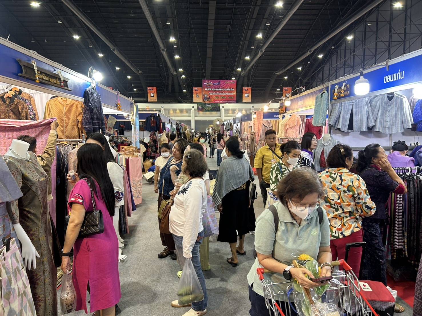 จังหวัดขอนแก่น : นำทัพผู้ผลิต ผู้ประกอบการ OTOP กว่า 48 ราย เข้าร่วมแสดงและจำหน่ายสินค้า ในงาน OTOP Midyear 2025 ภายใต้แนวคิด “OTOP ทันโลก ทันสมัย เศรษฐกิจไทยยั่งยืน” ณ อาคารชาเลนเจอร์ 1-3 ศูนย์แสดงสินค้าและการประชุม อิมแพ็ค เมืองทองธานี อำเภอปากเกร็ด จังหวัดนนทบุรี (12 มิถุนายน 2568)