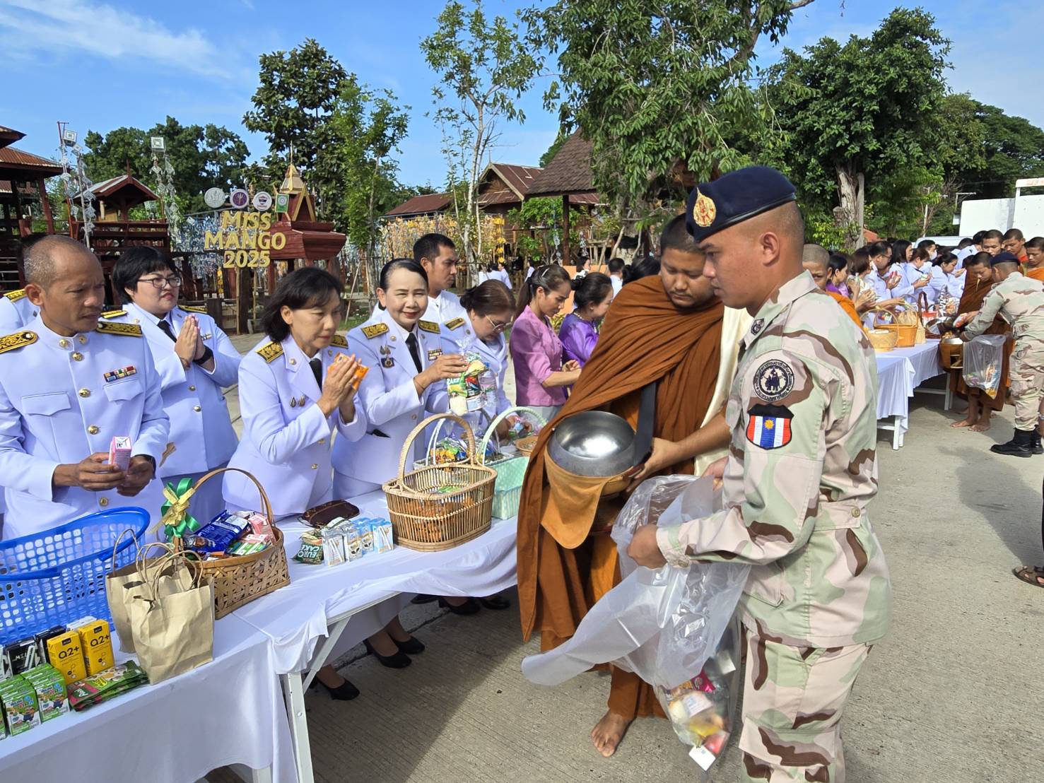 จังหวัดขอนแก่น : จัดพิธีทำบุญตักบาตรถวายพระราชกุศล เนื่องในโอกาสวันเฉลิมพระชนมพรรษา สมเด็จพระนางเจ้า ฯ พระบรมราชินี 3 มิถุนายน 2568