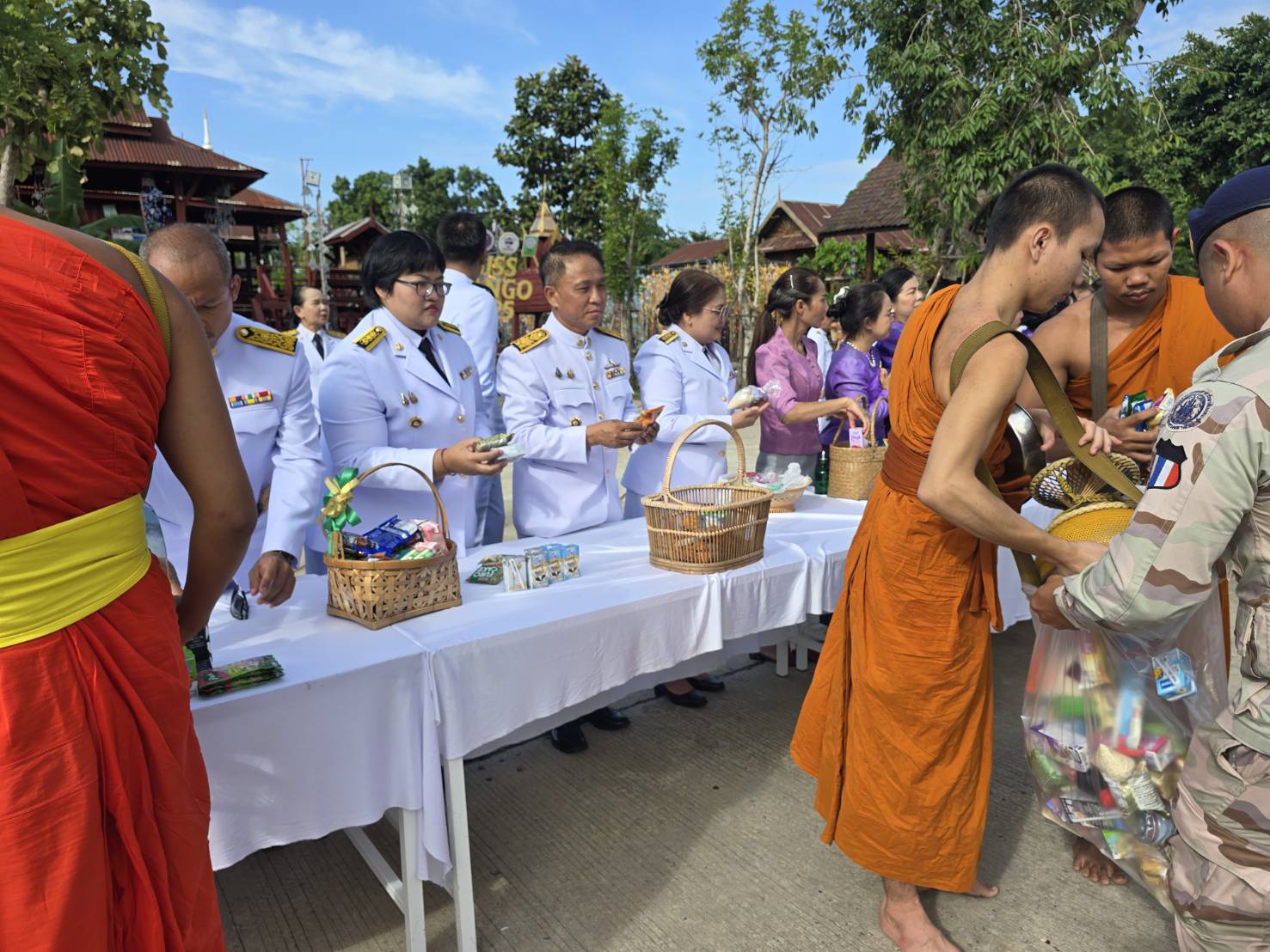 จังหวัดขอนแก่น : จัดพิธีทำบุญตักบาตรถวายพระราชกุศล เนื่องในโอกาสวันเฉลิมพระชนมพรรษา สมเด็จพระนางเจ้า ฯ พระบรมราชินี 3 มิถุนายน 2568