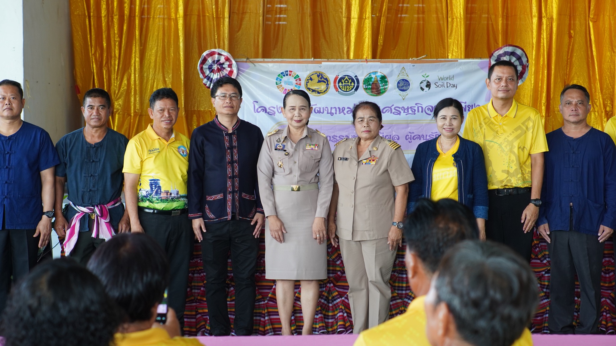 จังหวัดขอนแก่น : ดำเนินโครงการพัฒนาหมู่บ้านเศรษฐกิจพอเพียง กิจกรรม “ทางนี้มีผล ผู้คนรักกัน” ในพื้นที่ อำเภอน้ำพอง