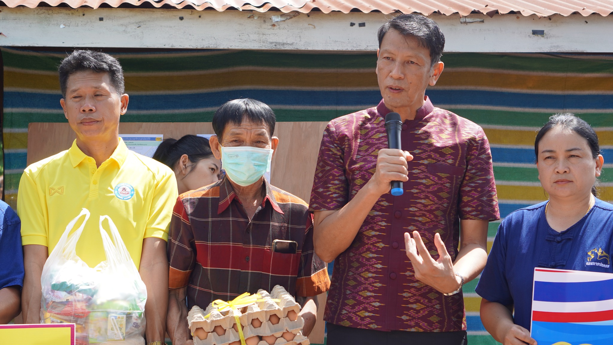พช.ขอนแก่น : รอง ผู้ว่าฯ ขอนแก่น นำทีม ศจพ.จ. ลงพื้นที่ติดตามการแก้ไขปัญหาความยากจนในระดับพื้นที่ และเยี่ยมให้กำลังใจครัวเรือนตกเกณฑ์ในมิติต่าง ๆ ณ พื้นที่ อำเภอพระยืน และอำเภอบ้านแฮด