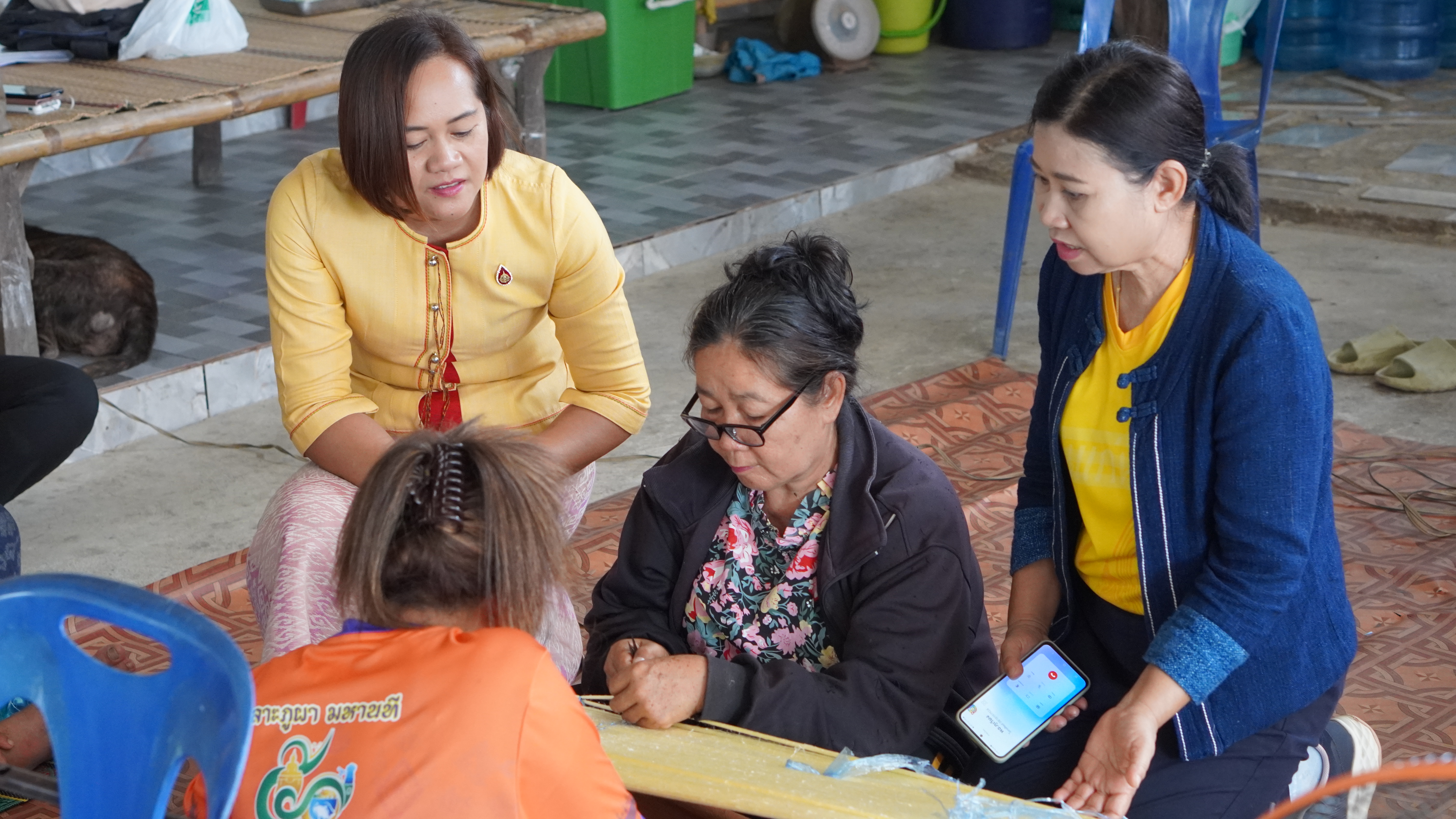 พช.ขอนแก่น : ลงพื้นที่ติดตามและให้กำลังใจกลุ่มทอผ้า ที่เข้าร่วมอบรมโครงการพัฒนาทักษะแรงงานรองรับนโยบาย Soft Power รุ่นที่5 ณ บ้านม่วงหวาน ตำบลม่วงหวาน อำเภอน้ำพอง จังหวัดขอนแก่น