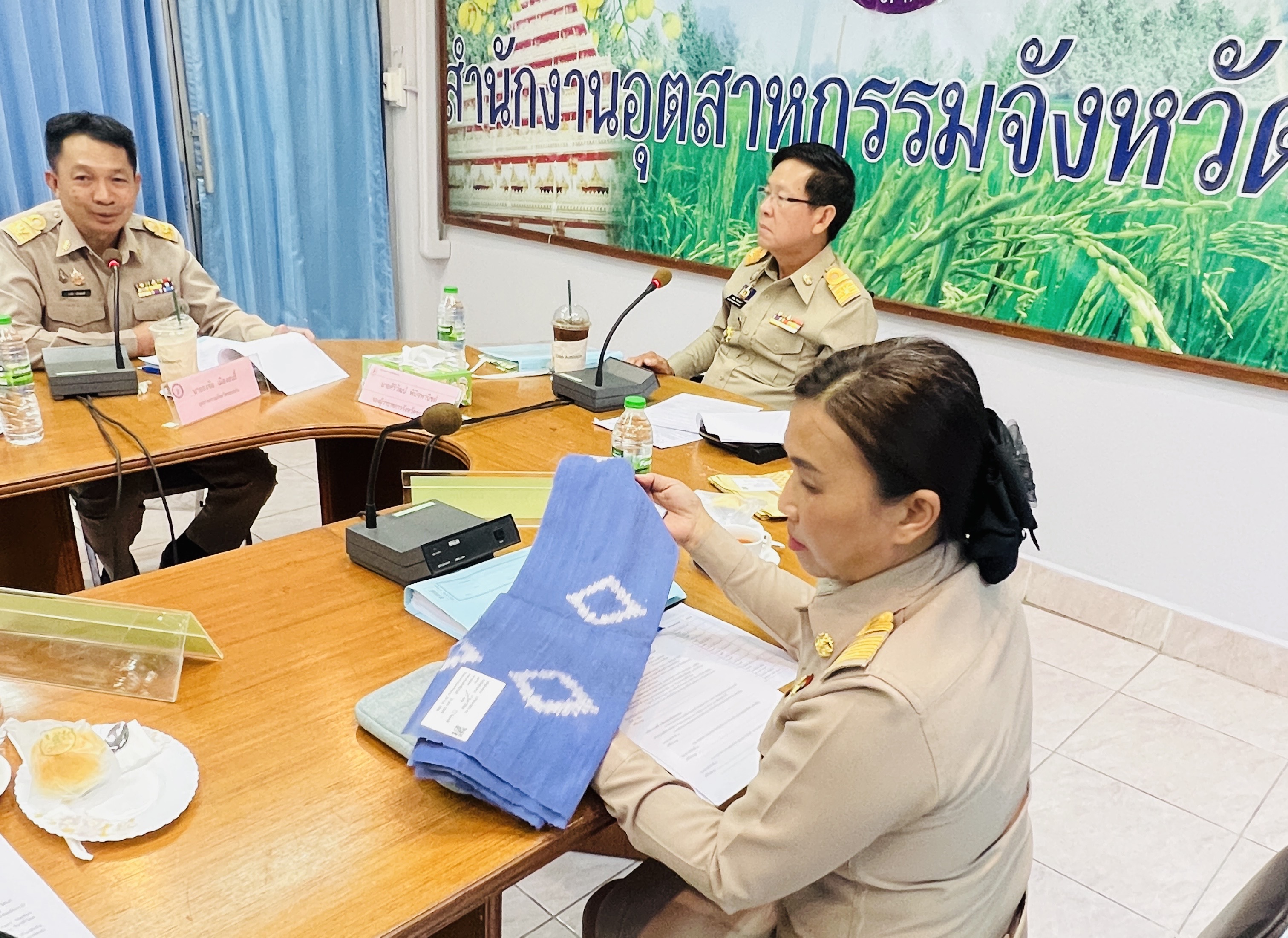 พช.ขอนแก่น : เข้าร่วมประชุมคณะกรรมการรับรองมาตรฐานผลิตภัณฑ์ชุมชนจังหวัดขอนแก่น ครั้งที่ ขก 27-2/2568