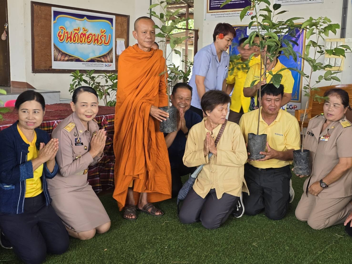 จังหวัดขอนแก่น : ดำเนินโครงการพัฒนาหมู่บ้านเศรษฐกิจพอเพียง กิจกรรม “ทางนี้มีผล ผู้คนรักกัน” ในพื้นที่ อำเภอน้ำพอง