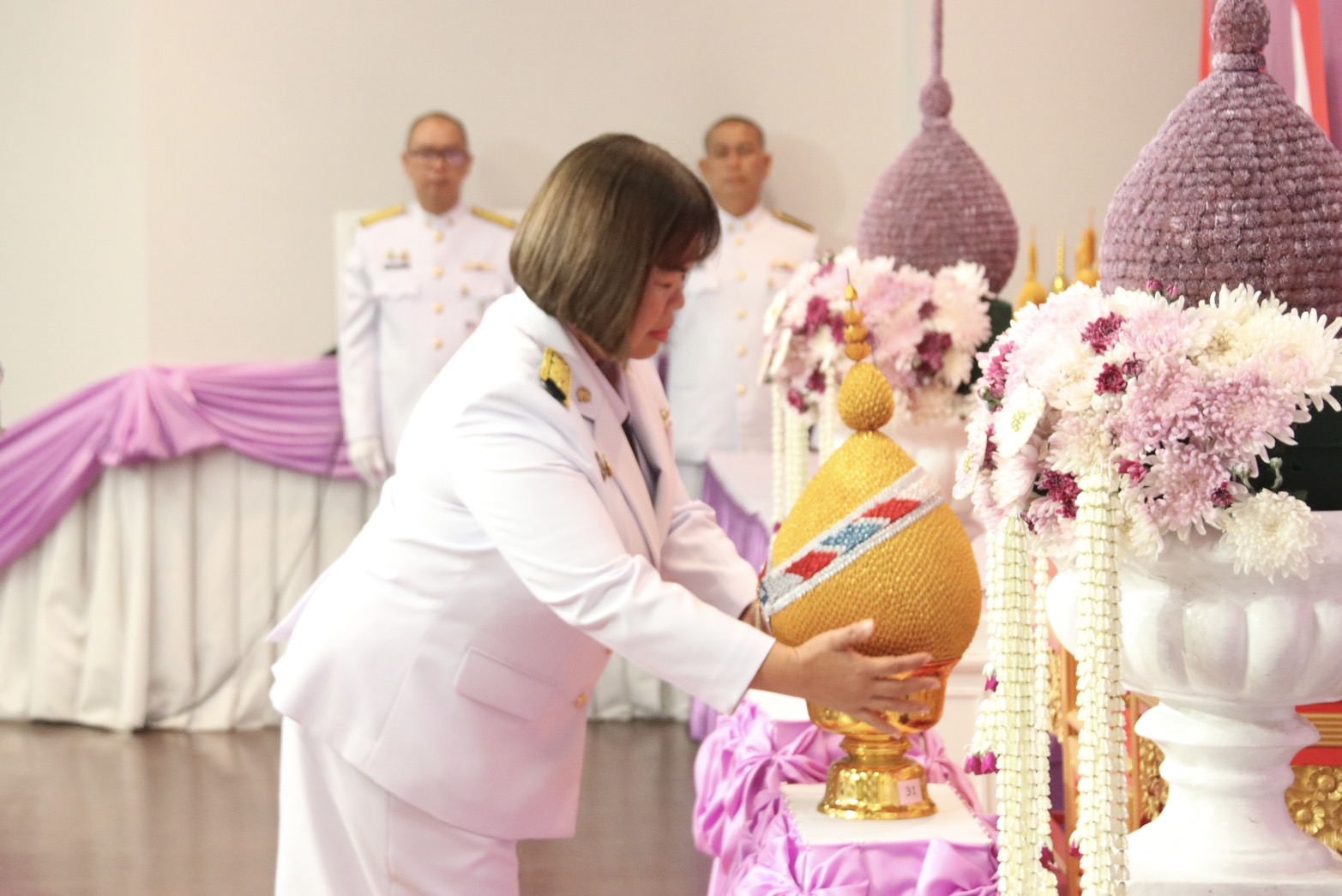 จังหวัดขอนแก่น : จัดพิธีถวายเครื่องราชสักการะและวางพานพุ่ม ถวายพระพรชัยมงคล เนื่องในวันเฉลิมพระชนมพรรษา สมเด็จพระนางเจ้าฯ พระบรมราชินี