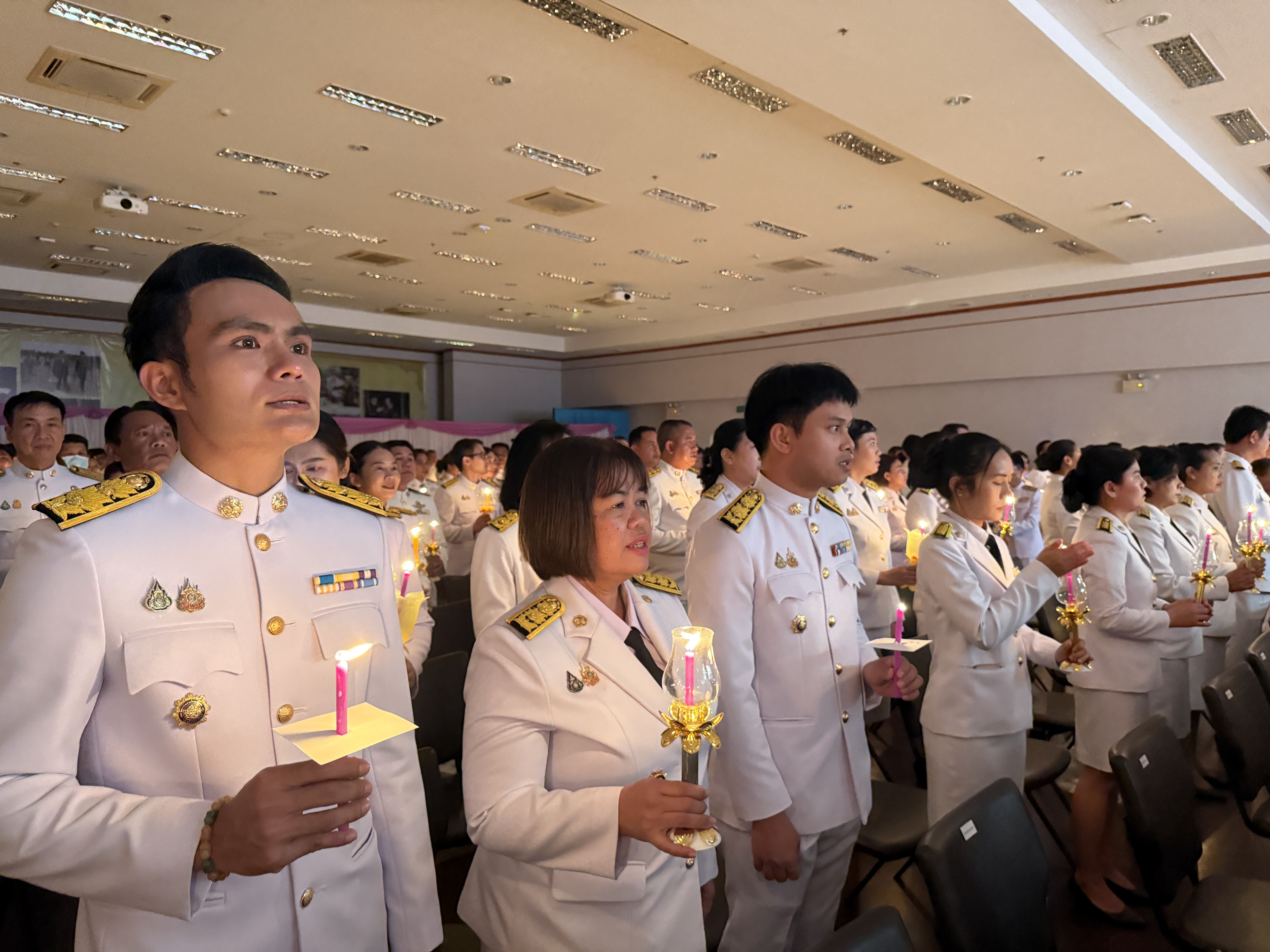 จังหวัดขอนแก่น : จัดพิธีถวายเครื่องราชสักการะและวางพานพุ่ม ถวายพระพรชัยมงคล เนื่องในวันเฉลิมพระชนมพรรษา สมเด็จพระนางเจ้าฯ พระบรมราชินี