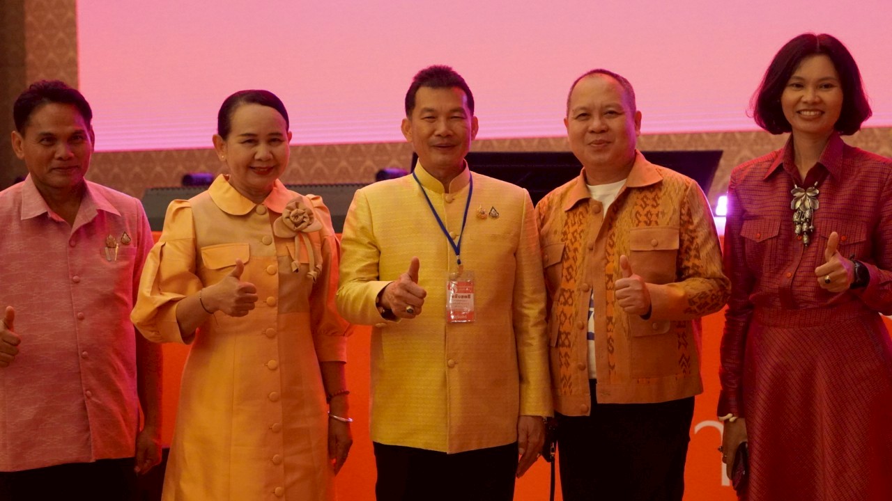 จังหวัดขอนแก่น : ร่วมโครงการพลังสตรีฯ ย้ำสตรีกำลังสำคัญพัฒนาประเทศ จงภูมิใจในตัวเอง – ยืนยันสานต่อกองทุนสตรีพร้อมยกระดับให้แข็งแกร่ง เดินหน้าพลิกโฉมกองทุนฯ ฝึกทักษะสร้างแบรนด์-ออนไลน์-AI ให้สตรี