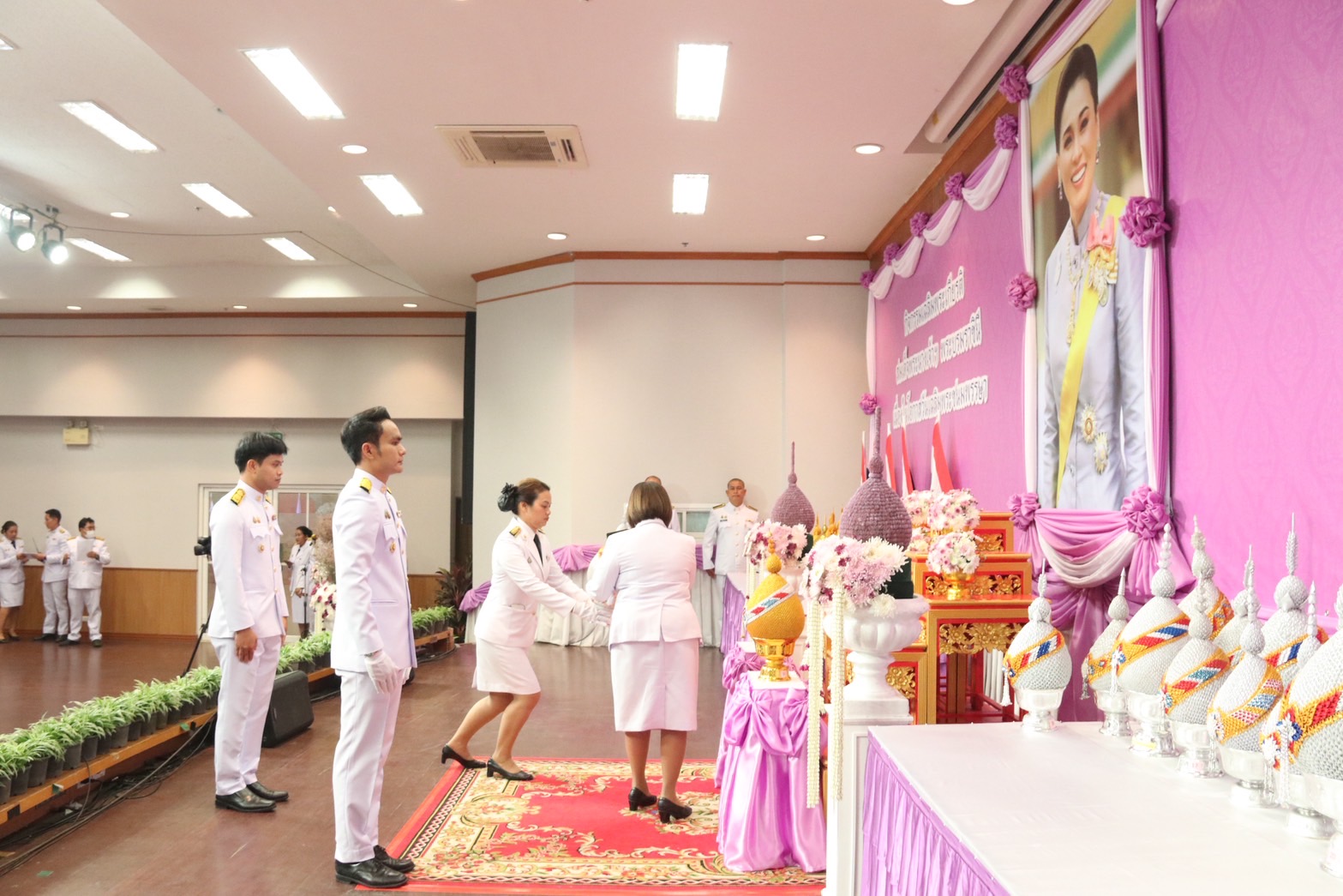 จังหวัดขอนแก่น : จัดพิธีถวายเครื่องราชสักการะและวางพานพุ่ม ถวายพระพรชัยมงคล เนื่องในวันเฉลิมพระชนมพรรษา สมเด็จพระนางเจ้าฯ พระบรมราชินี
