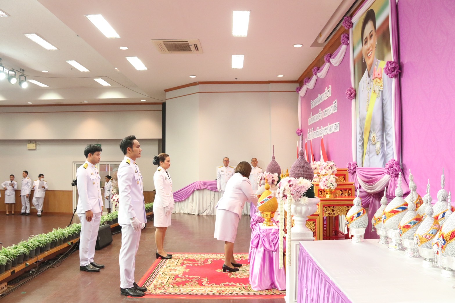 จังหวัดขอนแก่น : จัดพิธีถวายเครื่องราชสักการะและวางพานพุ่ม ถวายพระพรชัยมงคล เนื่องในวันเฉลิมพระชนมพรรษา สมเด็จพระนางเจ้าฯ พระบรมราชินี