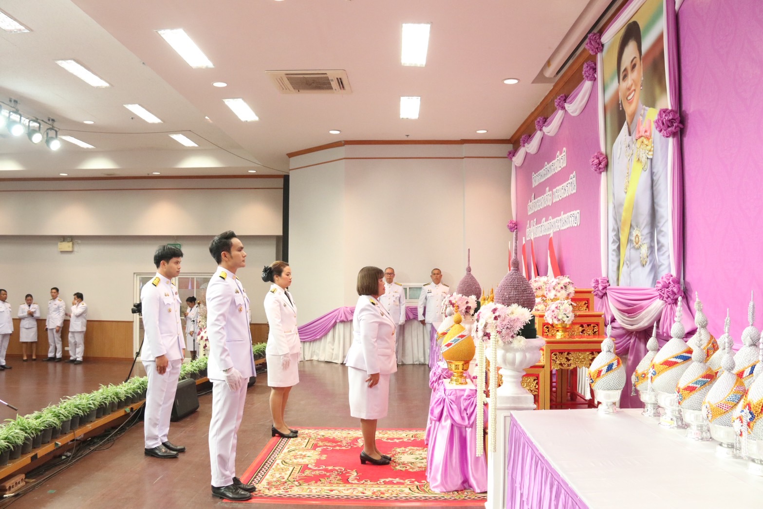 จังหวัดขอนแก่น : จัดพิธีถวายเครื่องราชสักการะและวางพานพุ่ม ถวายพระพรชัยมงคล เนื่องในวันเฉลิมพระชนมพรรษา สมเด็จพระนางเจ้าฯ พระบรมราชินี