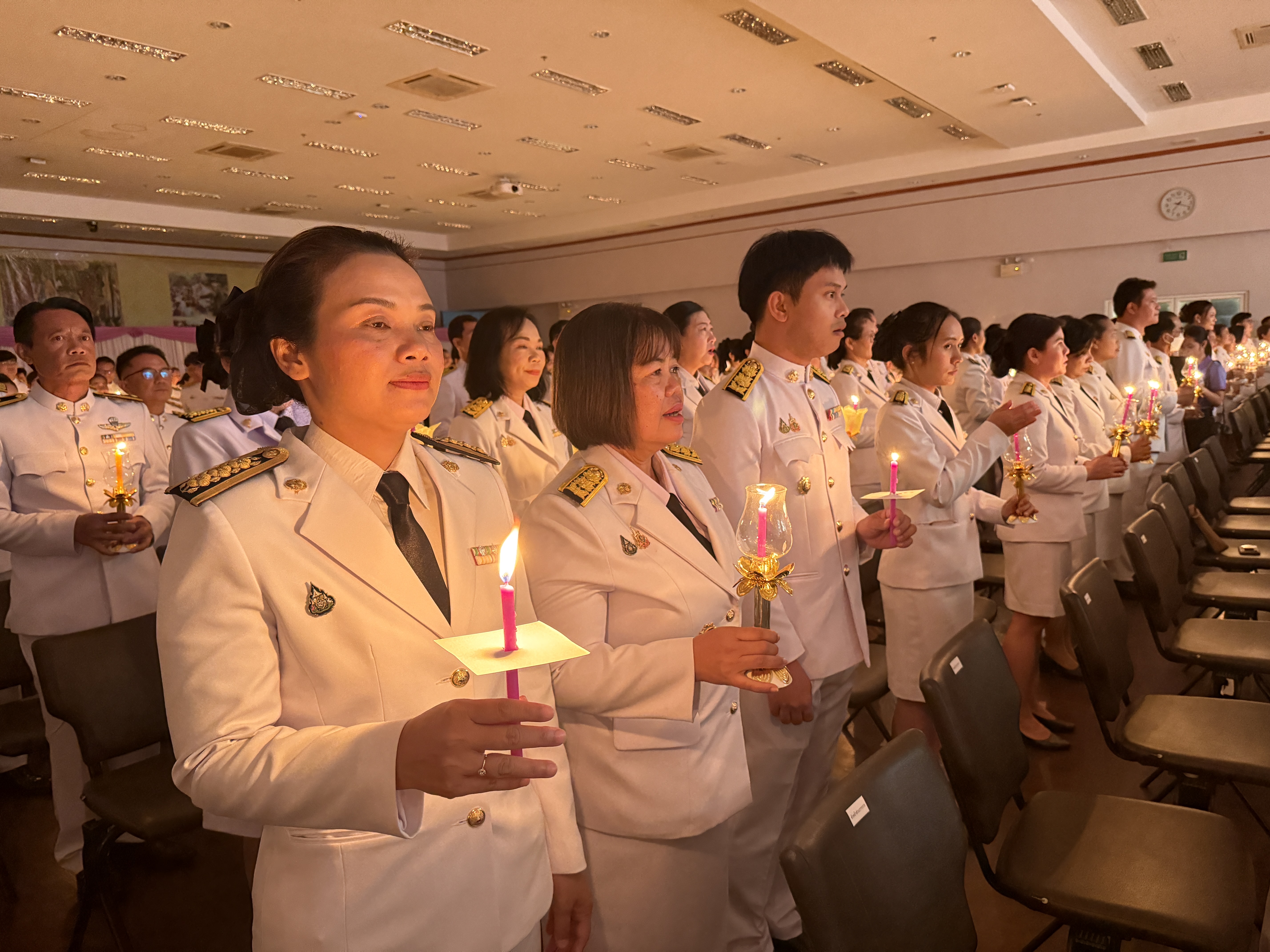 จังหวัดขอนแก่น : จัดพิธีถวายเครื่องราชสักการะและวางพานพุ่ม ถวายพระพรชัยมงคล เนื่องในวันเฉลิมพระชนมพรรษา สมเด็จพระนางเจ้าฯ พระบรมราชินี
