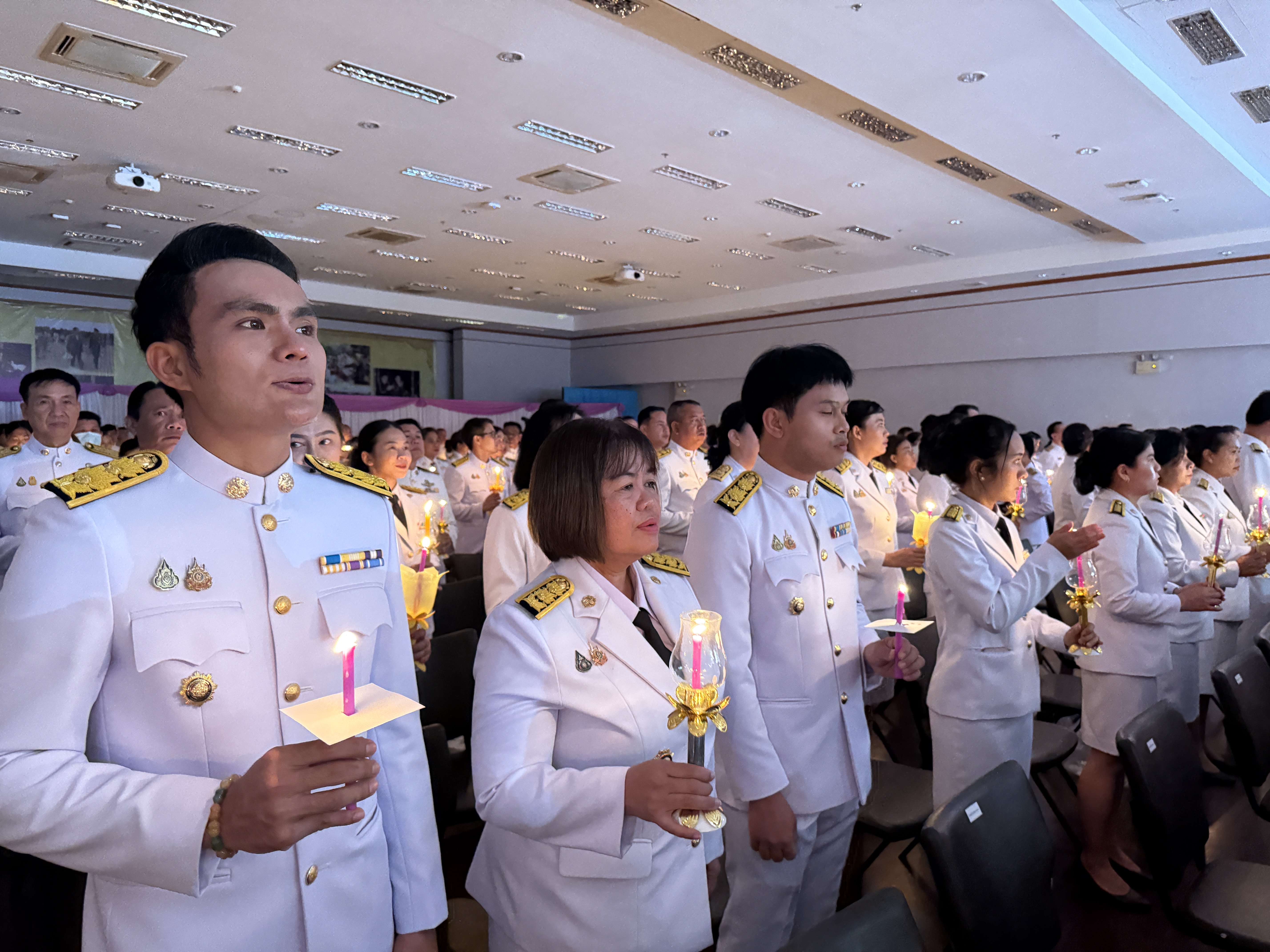 จังหวัดขอนแก่น : จัดพิธีถวายเครื่องราชสักการะและวางพานพุ่ม ถวายพระพรชัยมงคล เนื่องในวันเฉลิมพระชนมพรรษา สมเด็จพระนางเจ้าฯ พระบรมราชินี