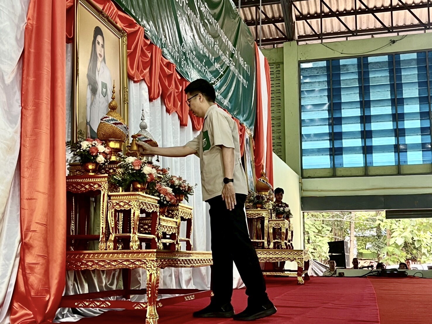 พช.ขอนแก่น : ร่วมออกหน่วยแพทย์เคลื่อนที่ พอ.สว. และโครงการหน่วยบำบัดทุกข์ บำรุงสุข สร้างรอยยิ้มให้กับประชาชน อำเภอเขาสวนกวาง โรงเรียนนางิ้ววิทยาสรรค์ หมู่ที่ 1 ตำบลนางิ้ว อำเภอเขาสวนกวาง จังหวัดขอนแก่น
