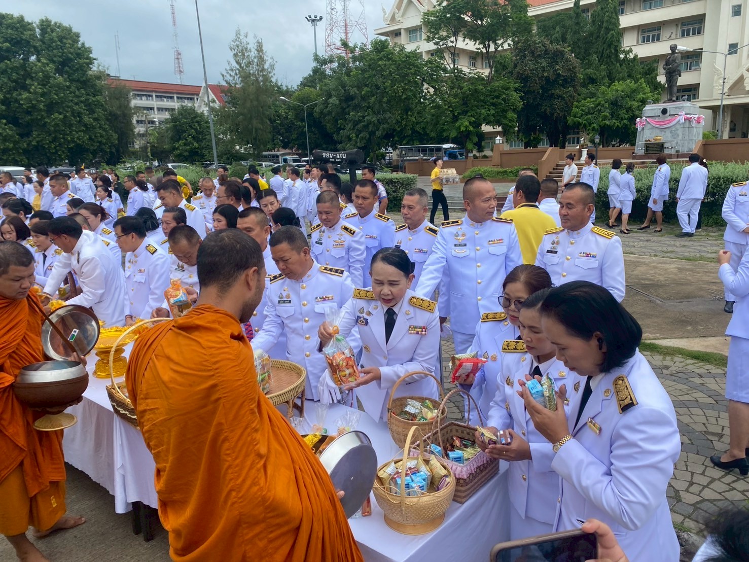 จังหวัดขอนแก่น : ประกอบพิธีทางศาสนามหามงคล 5 ศาสนา ถวายพระราชกุศล และจัดพิธีถวายสัตย์ปฏิญาณ พร้อมทำบุญตักบาตร เฉลิมพระเกียรติพระบาทสมเด็จพระเจ้าอยู่หัว เนื่องในวันเฉลิมพระชนมพรรษา 28 กรกฎาคม 2568