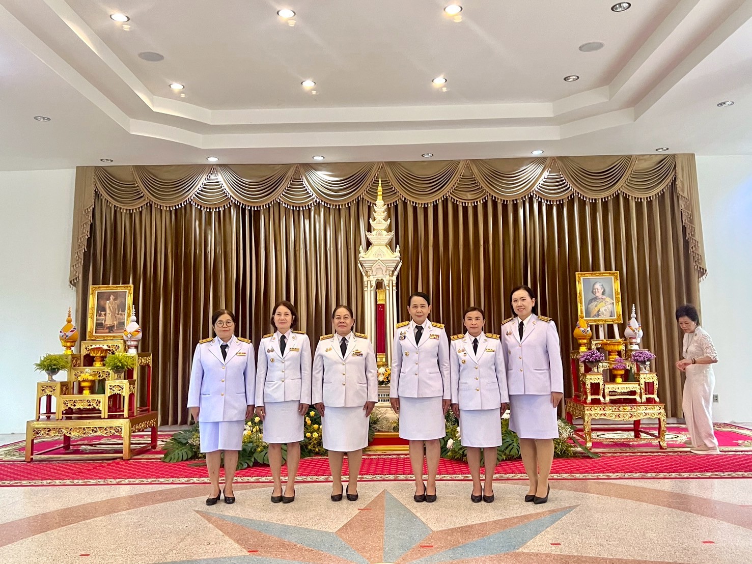 จังหวัดขอนแก่น : จัดพิธีเชิญเทียนพรรษาและผ้าอาบน้ำฝนพระราชทาน จากศาลากลางจังหวัด มาประดิษฐานยังวัดธาตุ พระอารามหลวง เพื่อถวายเป็นพุทธบูชาเนื่องในเทศกาลเข้าพรรษา