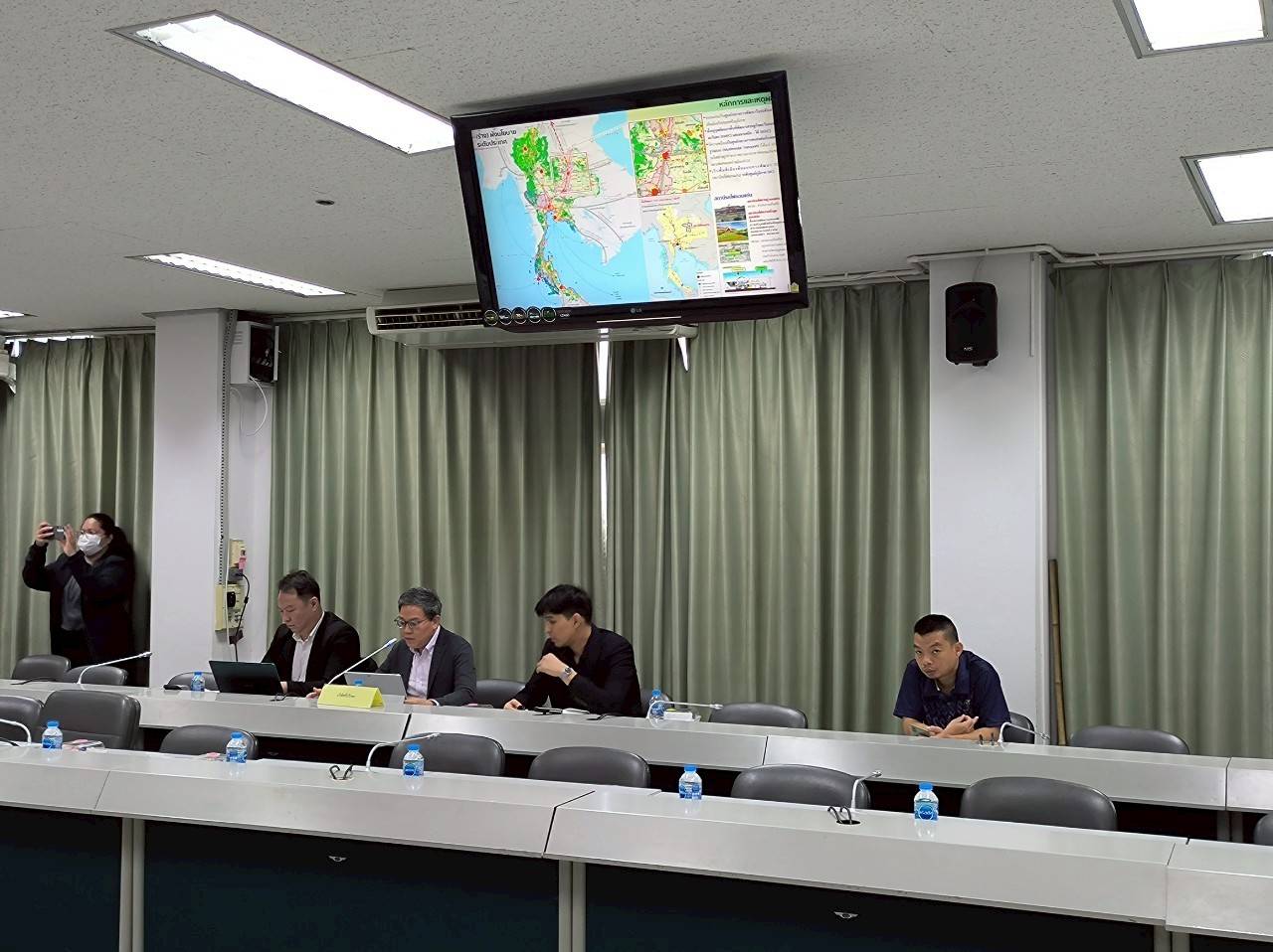 พช.ขอนแก่น : ร่วมประชุมนำเสนอผลสรุปของโครงการการศึกษา ออกแบบวางผังพื้นที่เฉพาะรองรับการพัฒนาพื้นที่รอบสถานี (TOD : Transit Oriented Development) พื้นที่บริเวณสถานีรถไฟขอนแก่น จังหวัดขอนแก่น