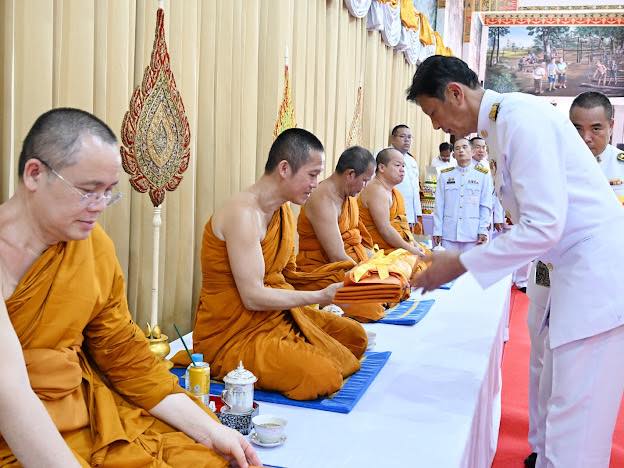 จังหวัดขอนแก่น : สมเด็จพระพุฒาจารย์ ปฏิบัติหน้าที่แทนสมเด็จพระสังฆราช เป็นประธานในพิธีพระราชทานสัญญาบัตร พัดยศ และผ้าไตร แก่พระสงฆ์หนตะวันออก 683 รูป ณ วัดหนองแวง จังหวัดขอนแก่น