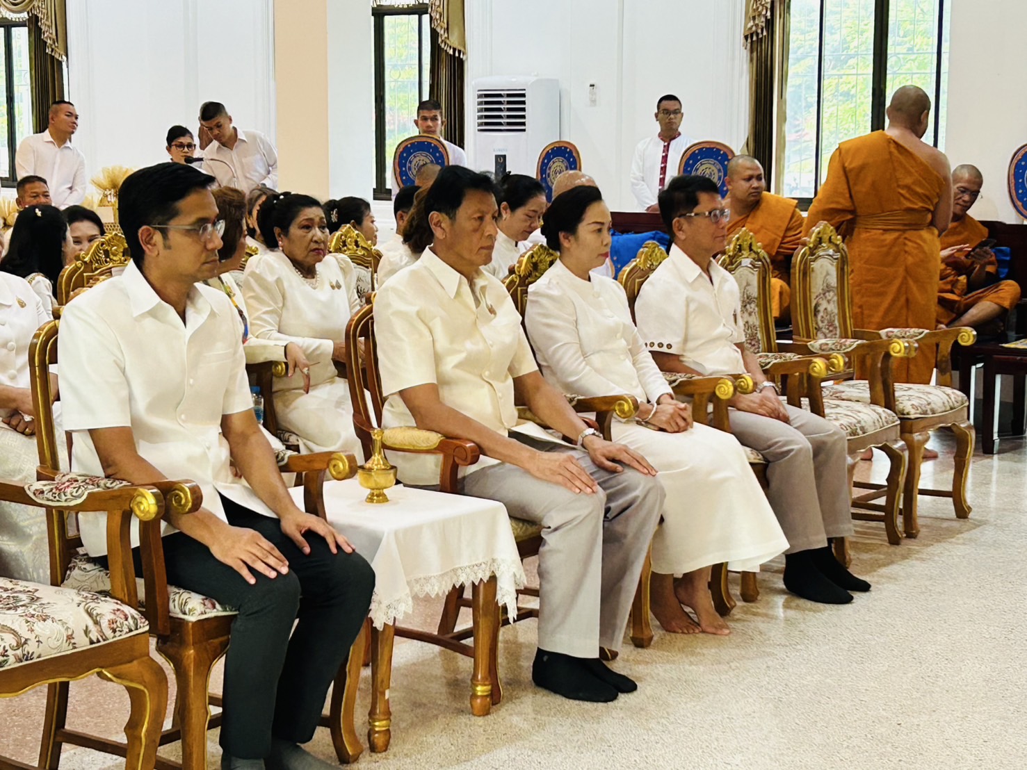 พช.ขอนแก่น : ร่วมพิธีสมโภชเทียนพรรษาและผ้าอาบน้ำฝนพระราชทาน ประจำปี 2568