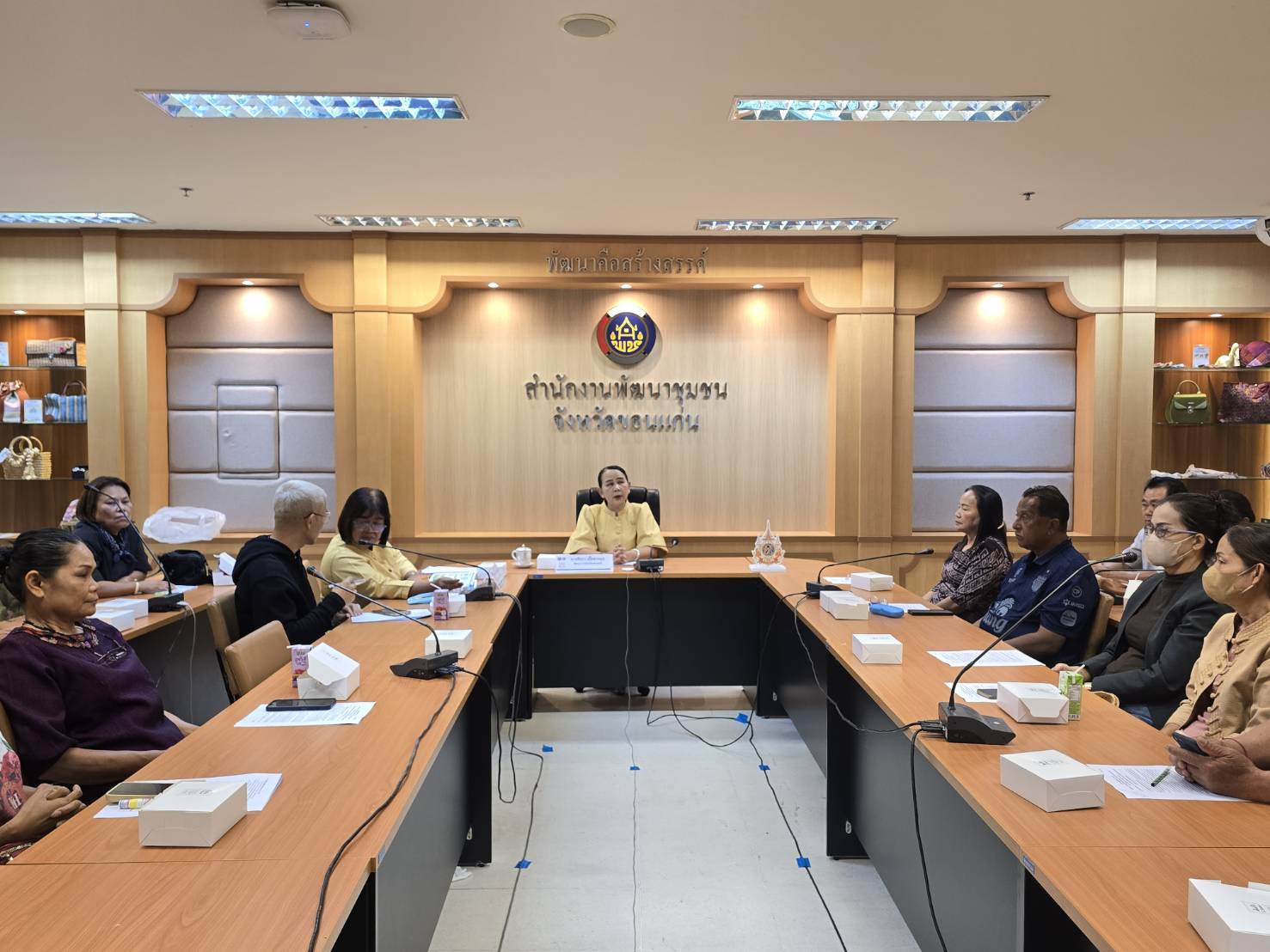 พช.ขอนแก่น : ประชุมชี้แจงแนวทางปฏิบัติ และเตรียมความพร้อม ผู้ผลิต ผู้ประกอบการ OTOP เข้าร่วมงาน OTOP ศิลปาชีพ ประทีปไทย OTOP ก้าวไกลด้วยพระบารมี ระหว่างวันที่ 9 – 17 สิงหาคม 2568 ณ อาคารชาเลนเจอร์ 1 – 3 ศูนย์แสคงสินค้าและการประชุม อิมแพ็ค เมืองทองธานี อำเภอปากเกร็ด จังหวัดนนทบุรี