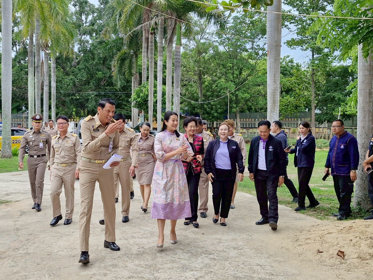 จังหวัดขอนแก่น : รมช.มหาดไทย ลงพื้นที่ติดตามศูนย์ CI เมืองขอนแก่น เสริมพลังชุมชนฟื้นฟูผู้ผ่านการบำบัดยาเสพติด