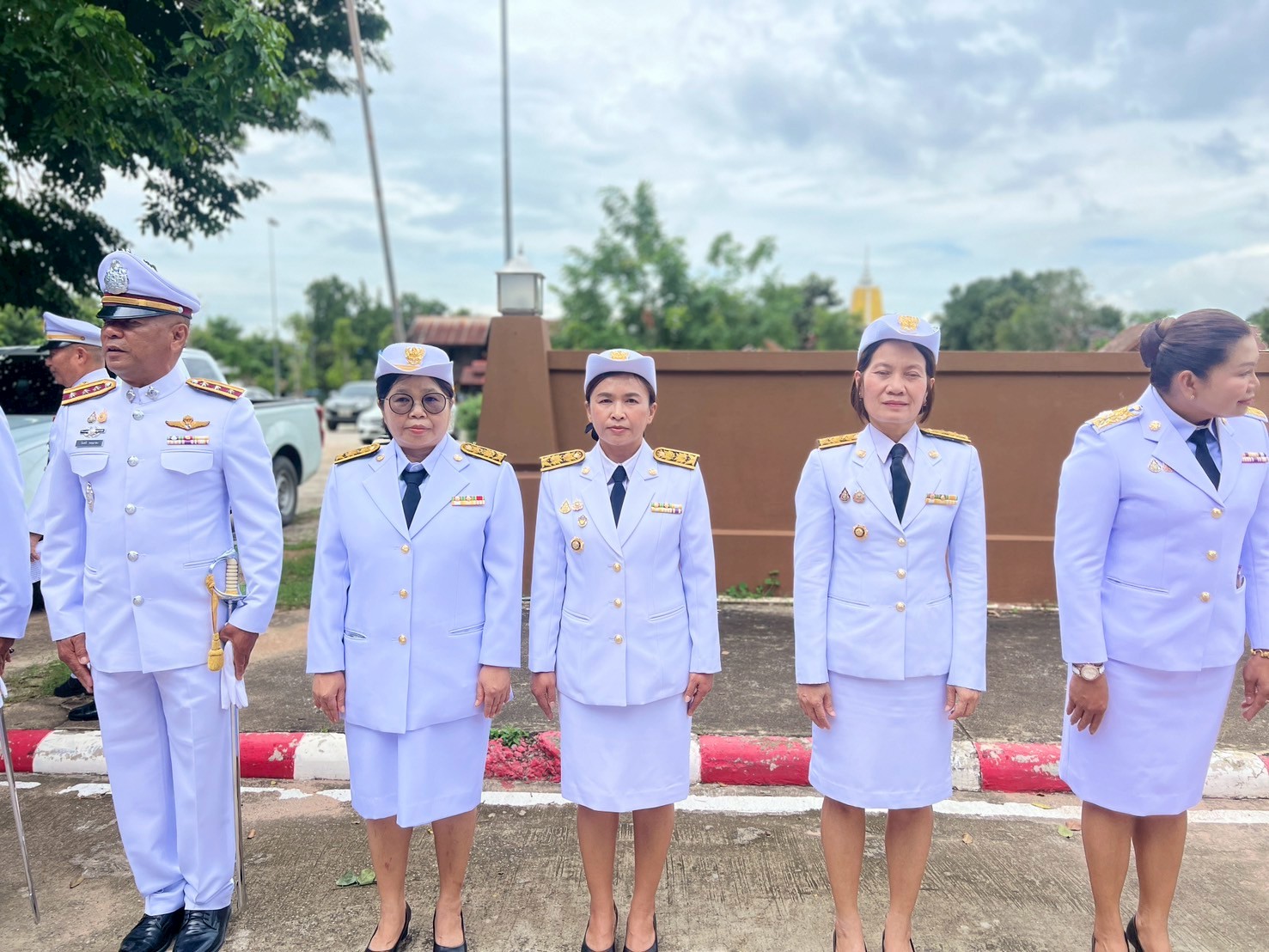 จังหวัดขอนแก่น : จัดพิธีเชิญเทียนพรรษาและผ้าอาบน้ำฝนพระราชทาน จากศาลากลางจังหวัด มาประดิษฐานยังวัดธาตุ พระอารามหลวง เพื่อถวายเป็นพุทธบูชาเนื่องในเทศกาลเข้าพรรษา