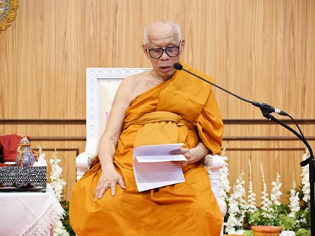 จังหวัดขอนแก่น : สมเด็จพระพุฒาจารย์ ปฏิบัติหน้าที่แทนสมเด็จพระสังฆราช เป็นประธานในพิธีพระราชทานสัญญาบัตร พัดยศ และผ้าไตร แก่พระสงฆ์หนตะวันออก 683 รูป ณ วัดหนองแวง จังหวัดขอนแก่น