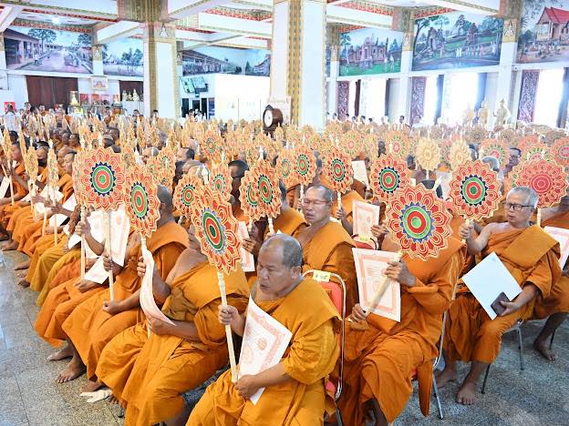 จังหวัดขอนแก่น : สมเด็จพระพุฒาจารย์ ปฏิบัติหน้าที่แทนสมเด็จพระสังฆราช เป็นประธานในพิธีพระราชทานสัญญาบัตร พัดยศ และผ้าไตร แก่พระสงฆ์หนตะวันออก 683 รูป ณ วัดหนองแวง จังหวัดขอนแก่น