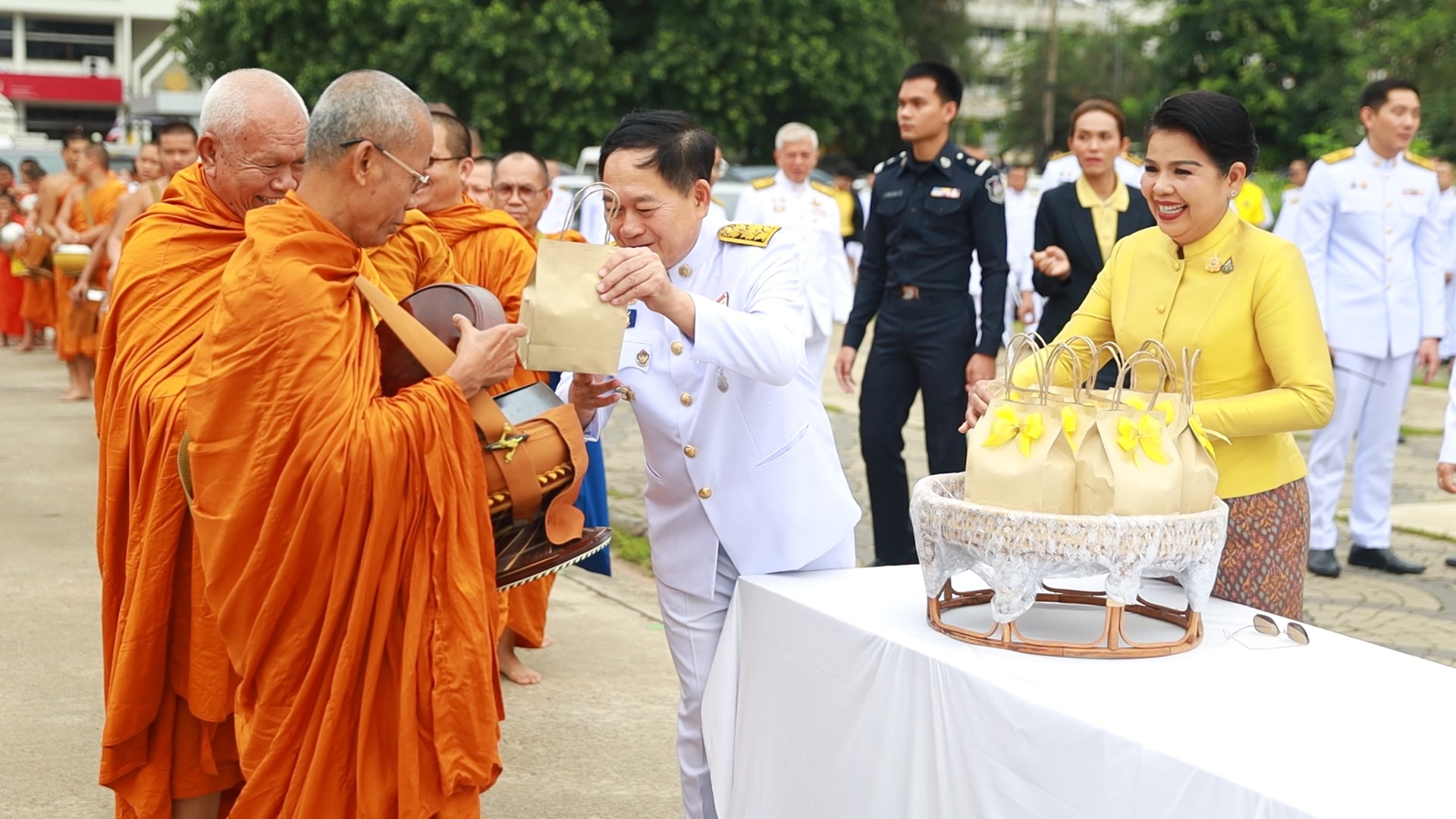 จังหวัดขอนแก่น : ประกอบพิธีทางศาสนามหามงคล 5 ศาสนา ถวายพระราชกุศล และจัดพิธีถวายสัตย์ปฏิญาณ พร้อมทำบุญตักบาตร เฉลิมพระเกียรติพระบาทสมเด็จพระเจ้าอยู่หัว เนื่องในวันเฉลิมพระชนมพรรษา 28 กรกฎาคม 2568