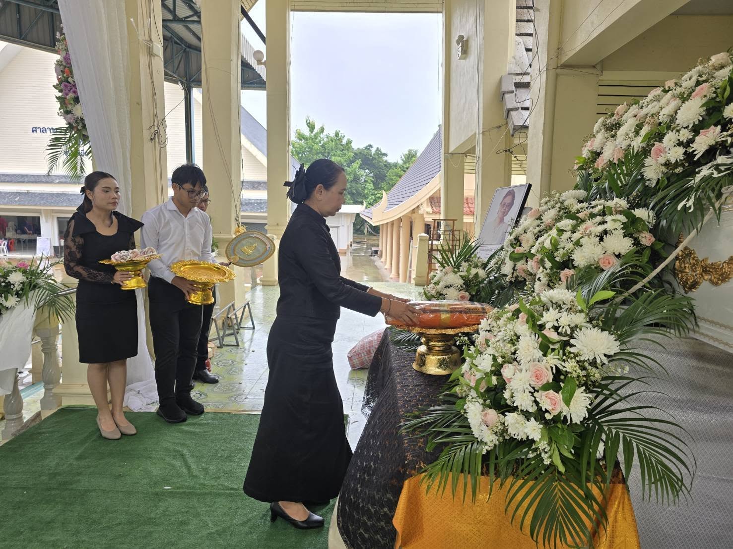 พช.ขอนแก่น : ร่วมงานฌาปนกิจศพ คุณแม่ทองเดิน นาดี มารดาของ นางลำดวน จำนงค์กิจ อดีตพัฒนาการอำเภอกระนวน