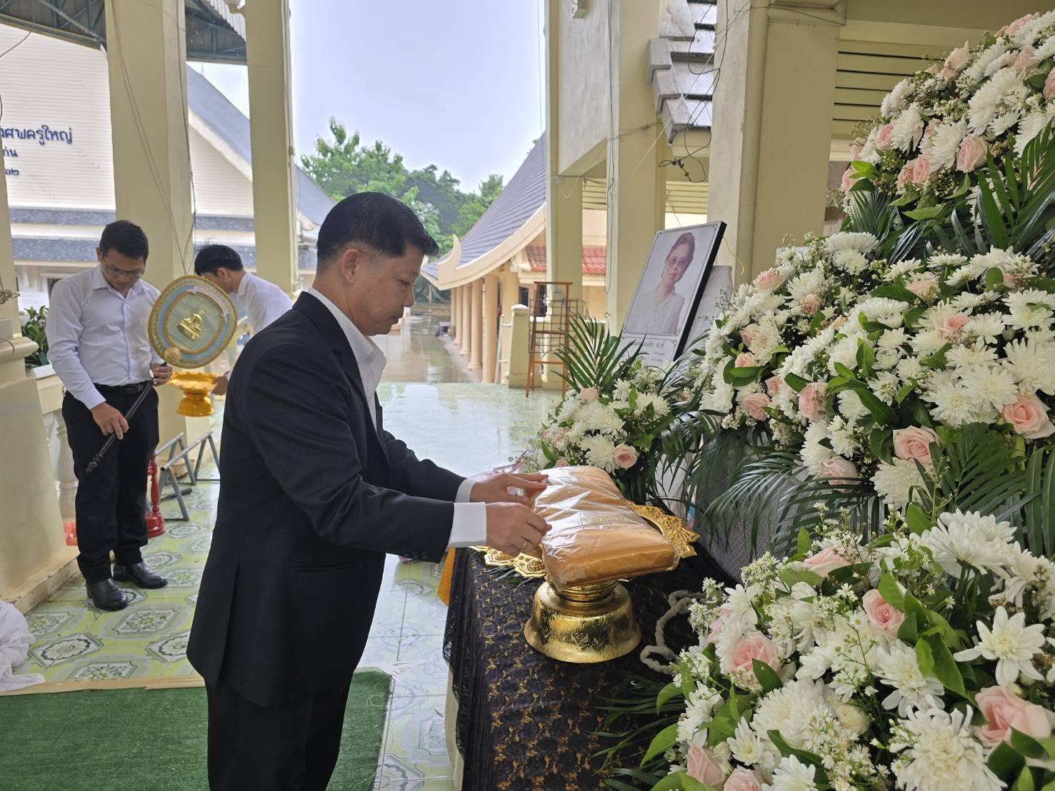 พช.ขอนแก่น : ร่วมงานฌาปนกิจศพ คุณแม่ทองเดิน นาดี มารดาของ นางลำดวน จำนงค์กิจ อดีตพัฒนาการอำเภอกระนวน