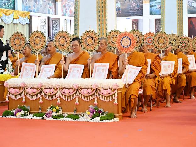 จังหวัดขอนแก่น : สมเด็จพระพุฒาจารย์ ปฏิบัติหน้าที่แทนสมเด็จพระสังฆราช เป็นประธานในพิธีพระราชทานสัญญาบัตร พัดยศ และผ้าไตร แก่พระสงฆ์หนตะวันออก 683 รูป ณ วัดหนองแวง จังหวัดขอนแก่น