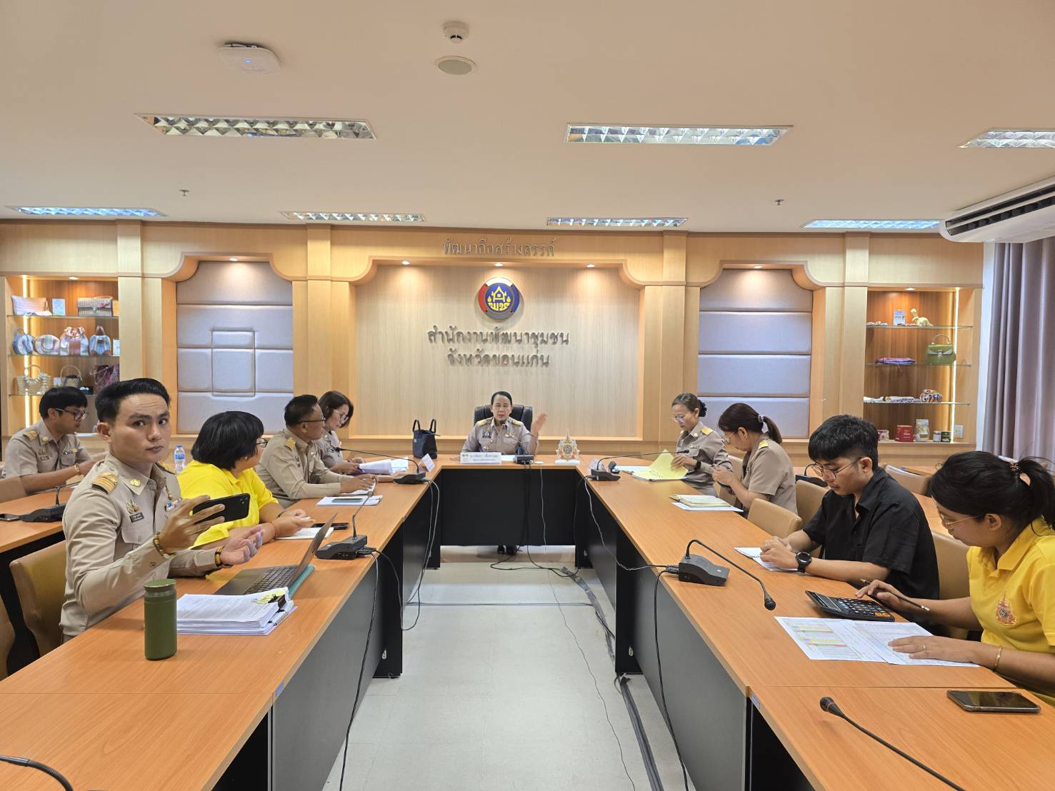 พช.ขอนแก่น : ประชุมเตรียมความพร้อมคัดเลือกคนกองทุนพัฒนาบทบาทสตรีดีเด่น ระดับศูนย์ศึกษาและพัฒนาชุมชน ตามโครงการเชิดชูเกียรติคนกองทุน พัฒนาบทบาทสตรี ประจำปี 2568